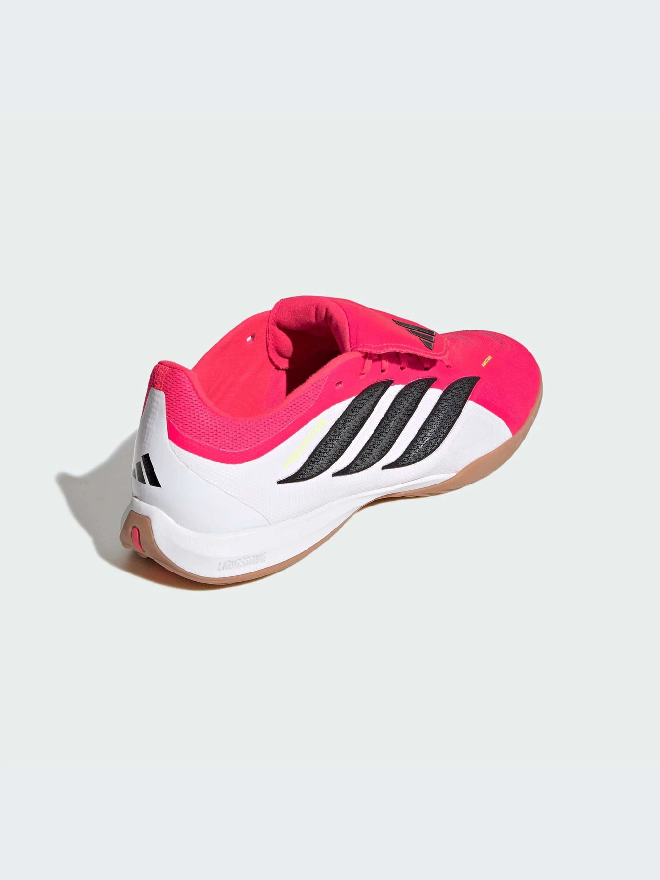 Кроссовки Adidas Predator модель JR4738-KZ Кроссовки Adidas Predator модель JR4738-KZ Фото