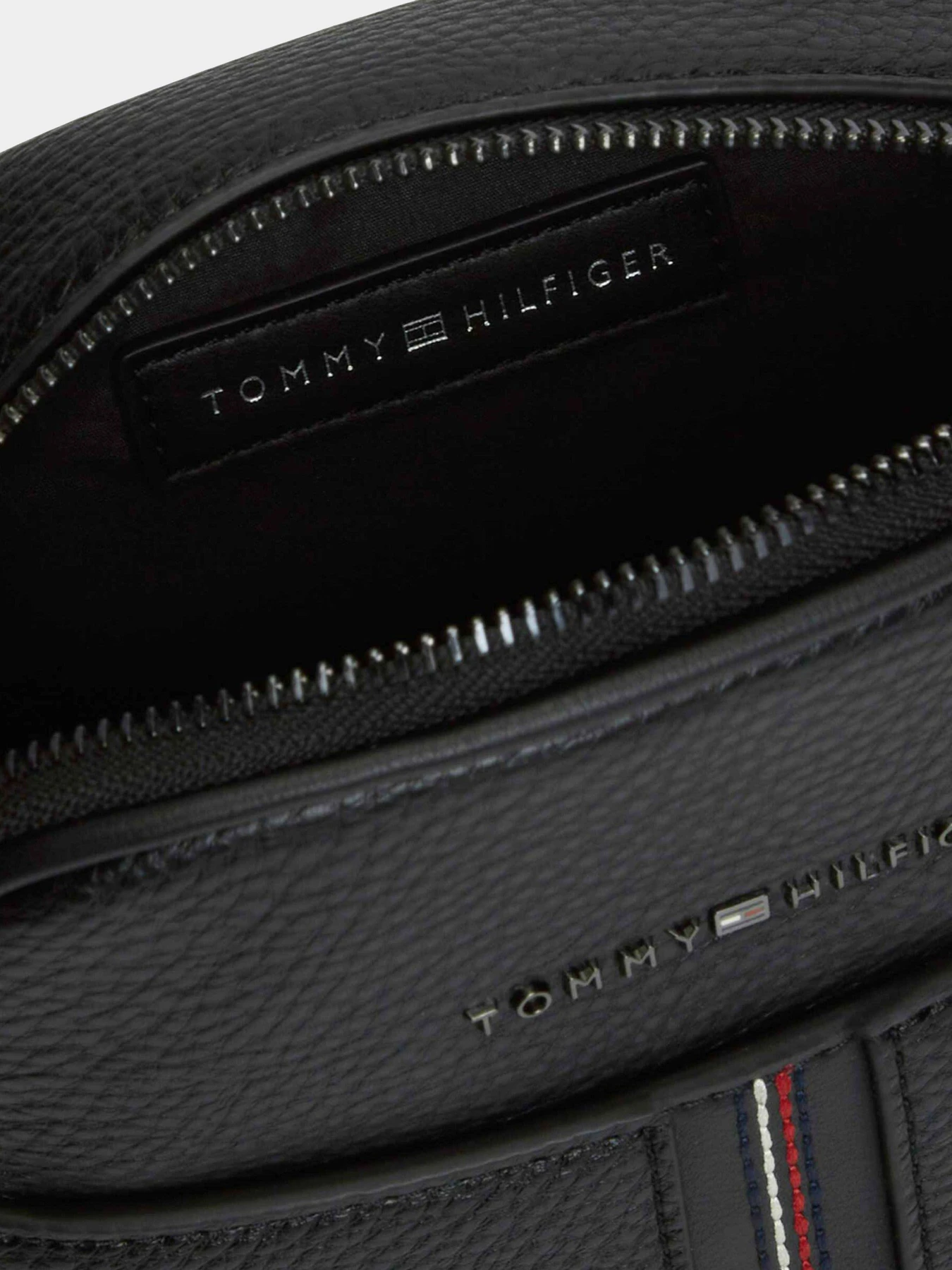 Сумки Tommy Hilfiger модель AM0AM14168-BDS Сумки Tommy Hilfiger модель AM0AM14168-BDS Фото