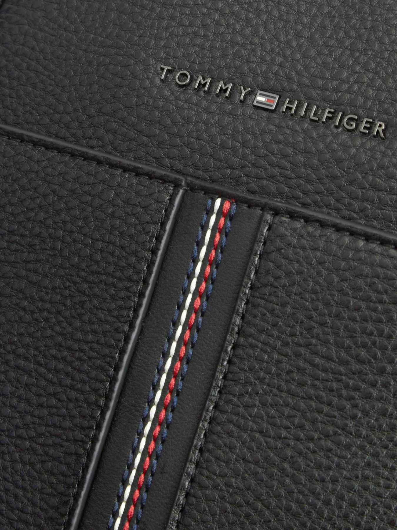 Сумки Tommy Hilfiger модель AM0AM14168-BDS Сумки Tommy Hilfiger модель AM0AM14168-BDS Фото
