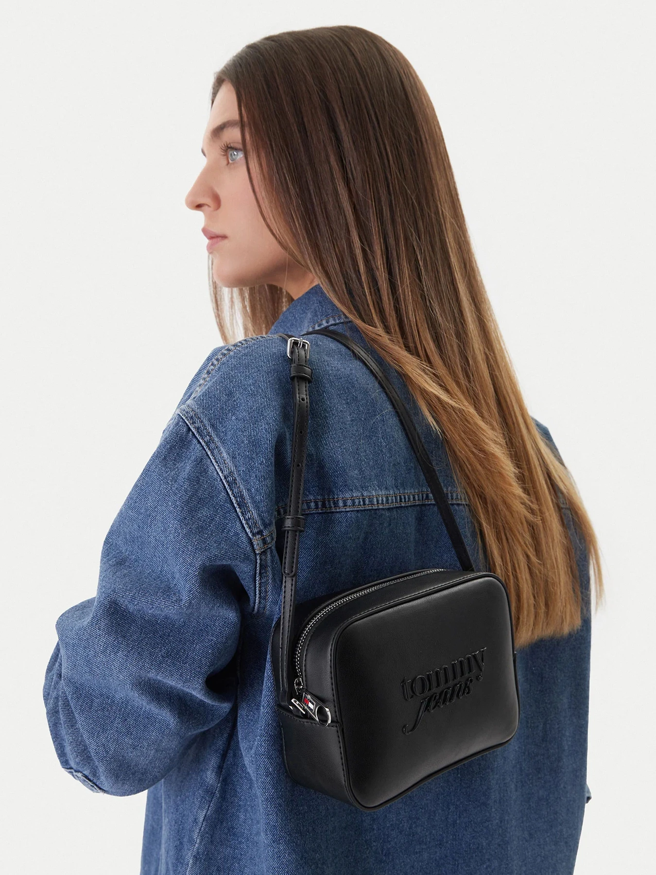 Сумки Tommy Hilfiger модель AW0AW18451-BDS Сумки Tommy Hilfiger модель AW0AW18451-BDS Фото
