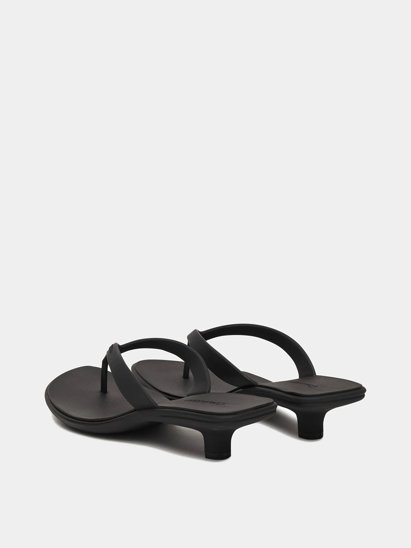 Шлёпанцы Calvin Klein модель HW0HW02965-0GJ Шлёпанцы Calvin Klein модель HW0HW02965-0GJ Фото