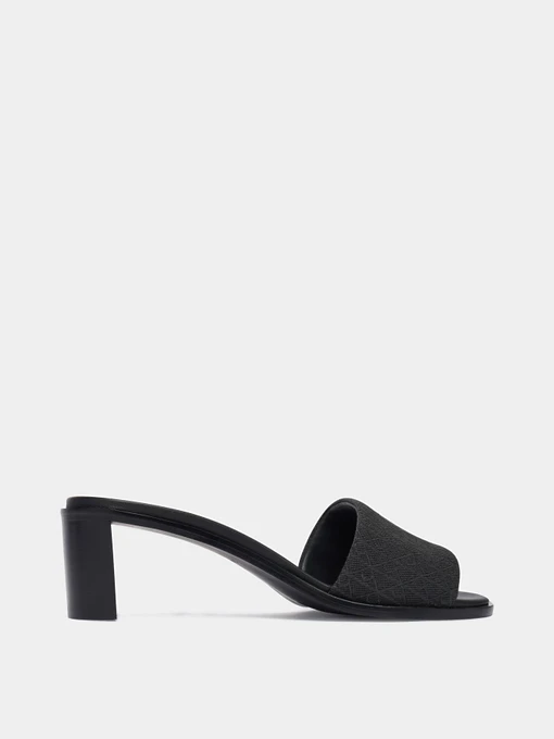 Шлёпанцы Calvin Klein модель HW0HW03016-0GT Фото