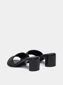 Шлёпанцы Calvin Klein модель HW0HW03016-0GT Фото
