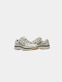 Кроссовки NIKE модель BV1021-016 Фото