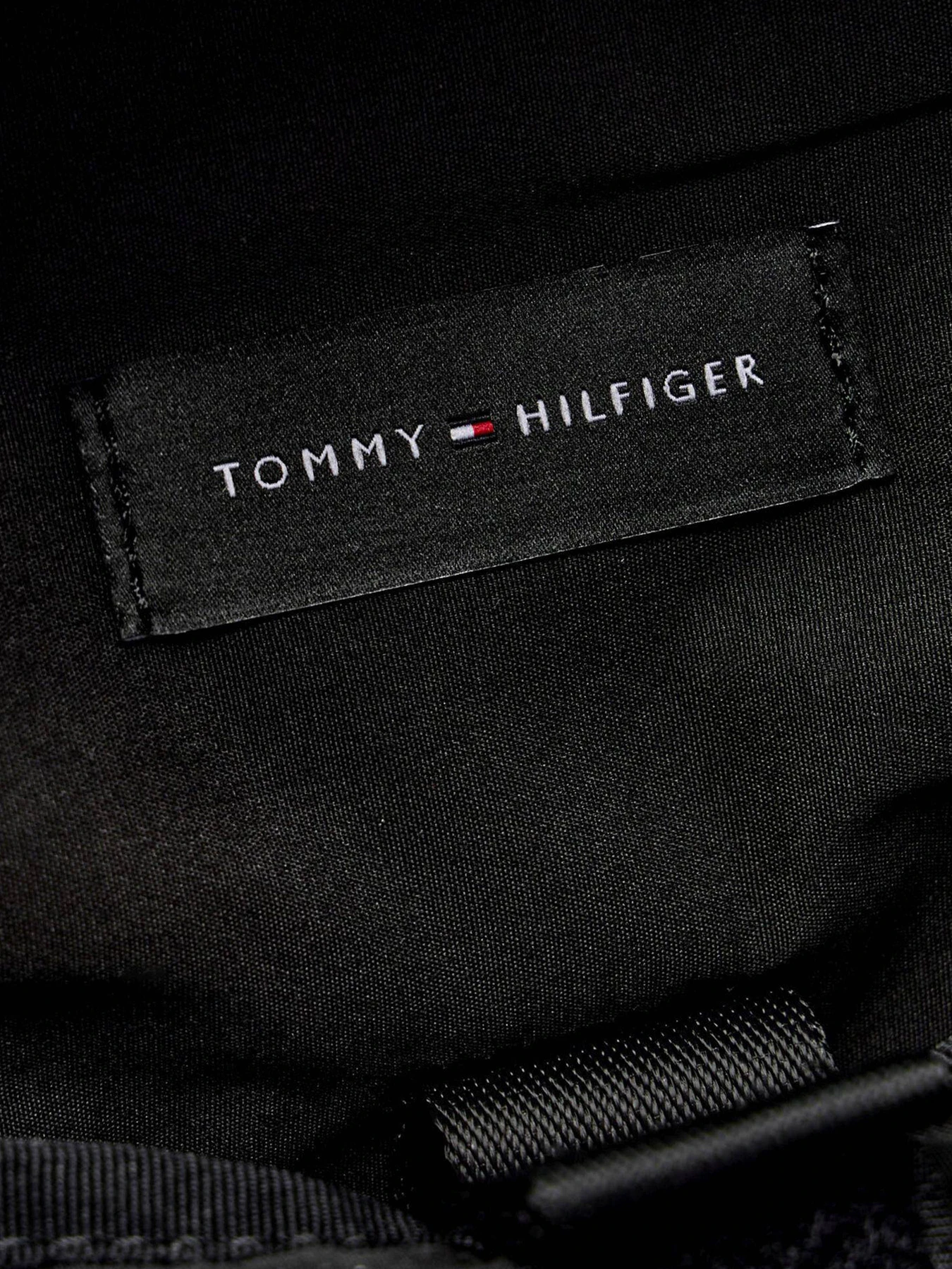 Рюкзаки Tommy Hilfiger модель AM0AM14148-BDS Рюкзаки Tommy Hilfiger модель AM0AM14148-BDS Фото