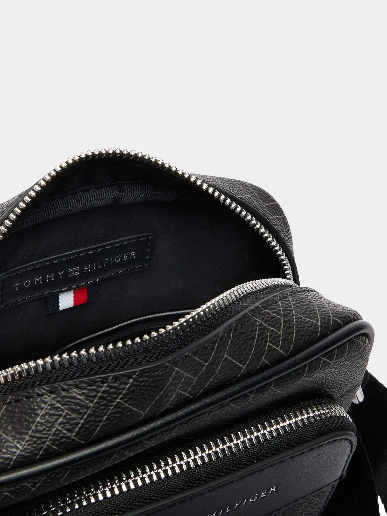 Сумки Tommy Hilfiger модель AM0AM14138-BDS Сумки Tommy Hilfiger модель AM0AM14138-BDS Фото
