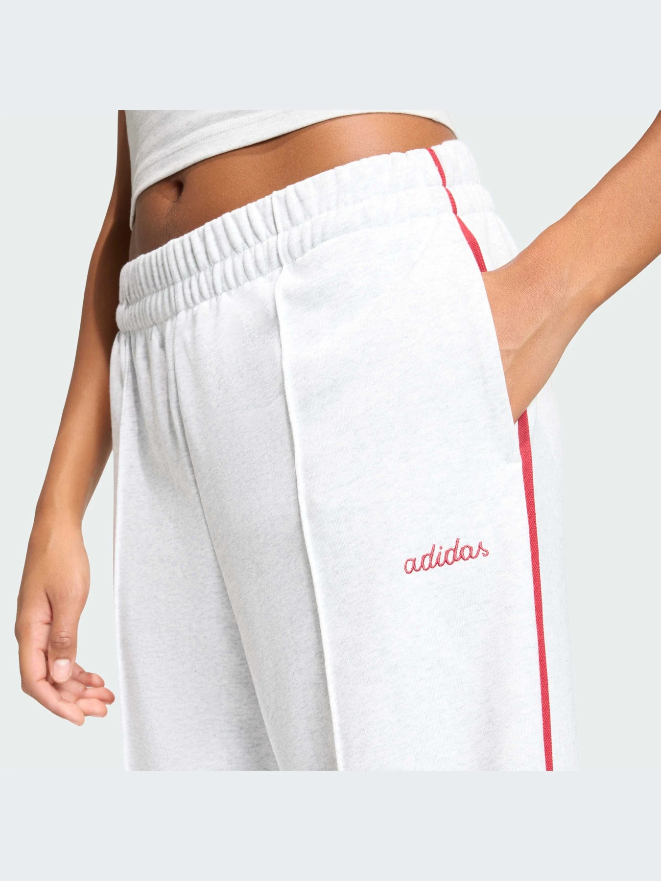 Брюки Adidas Adidas Essentials модель KC3935-KZ Брюки Adidas Adidas Essentials модель KC3935-KZ Фото