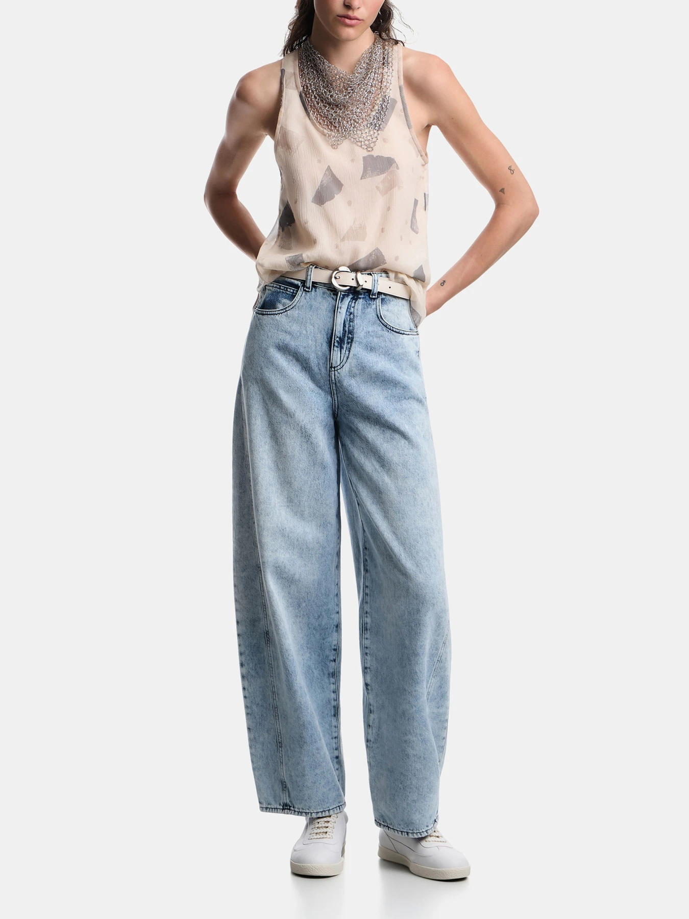 Джинсы Emporio Armani модель EW003533-AF21085-MB003 Джинсы Emporio Armani модель EW003533-AF21085-MB003 Фото