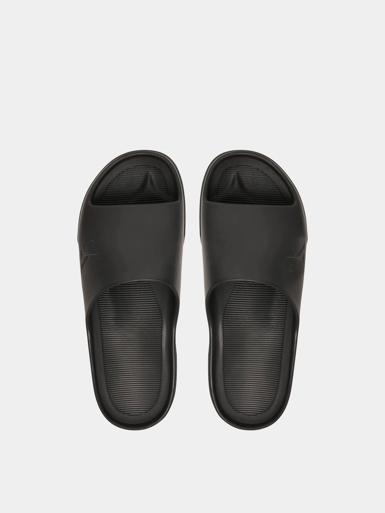 Шлёпанцы Calvin Klein модель YM0YM01394-0GJ Шлёпанцы Calvin Klein модель YM0YM01394-0GJ Фото