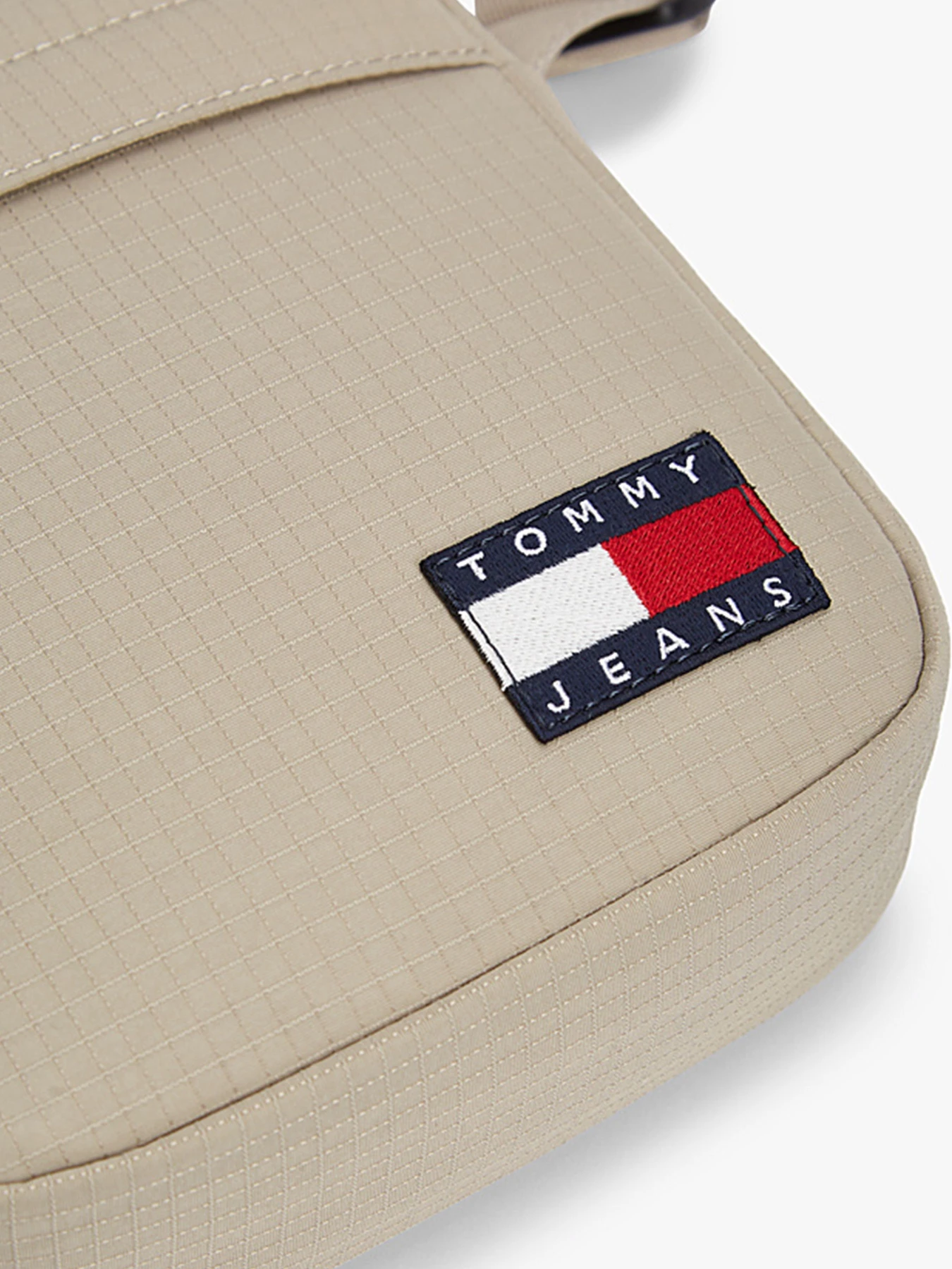Сумки Tommy Hilfiger модель AM0AM14211-AEP Сумки Tommy Hilfiger модель AM0AM14211-AEP Фото