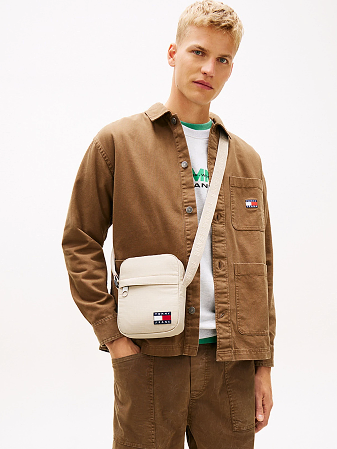 Сумки Tommy Hilfiger модель AM0AM14211-AEP Сумки Tommy Hilfiger модель AM0AM14211-AEP Фото