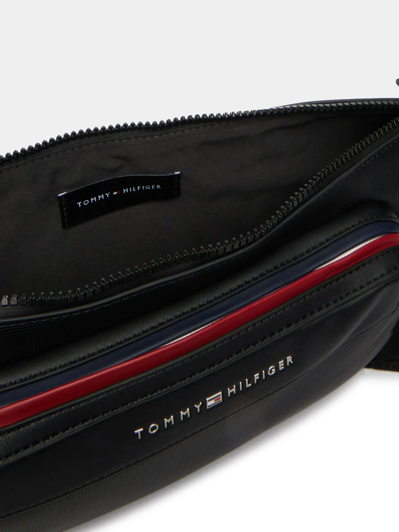 Сумки Tommy Hilfiger модель AM0AM14159-BDS Сумки Tommy Hilfiger модель AM0AM14159-BDS Фото