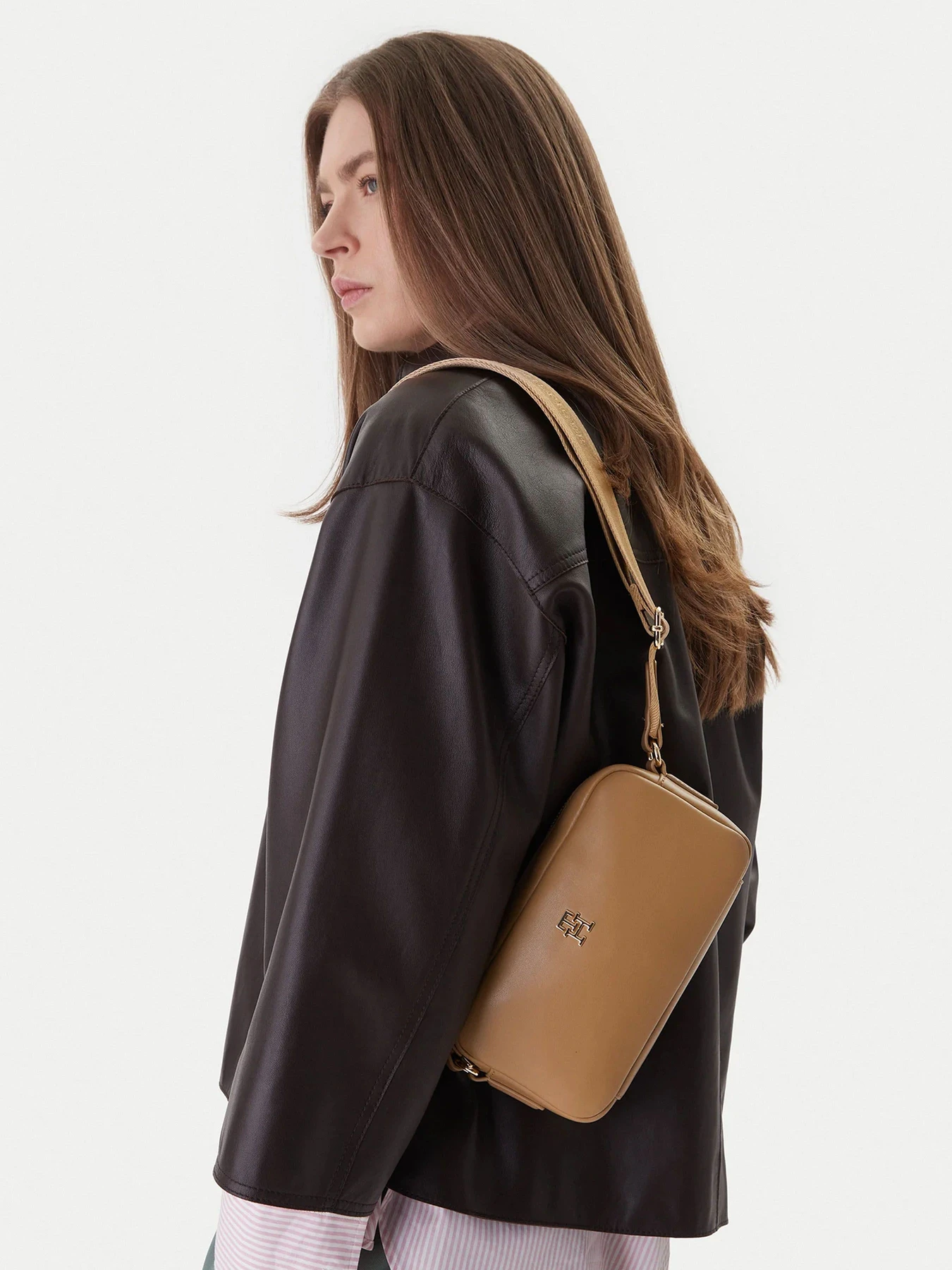 Сумки Tommy Hilfiger модель AW0AW18370-RBC Сумки Tommy Hilfiger модель AW0AW18370-RBC Фото