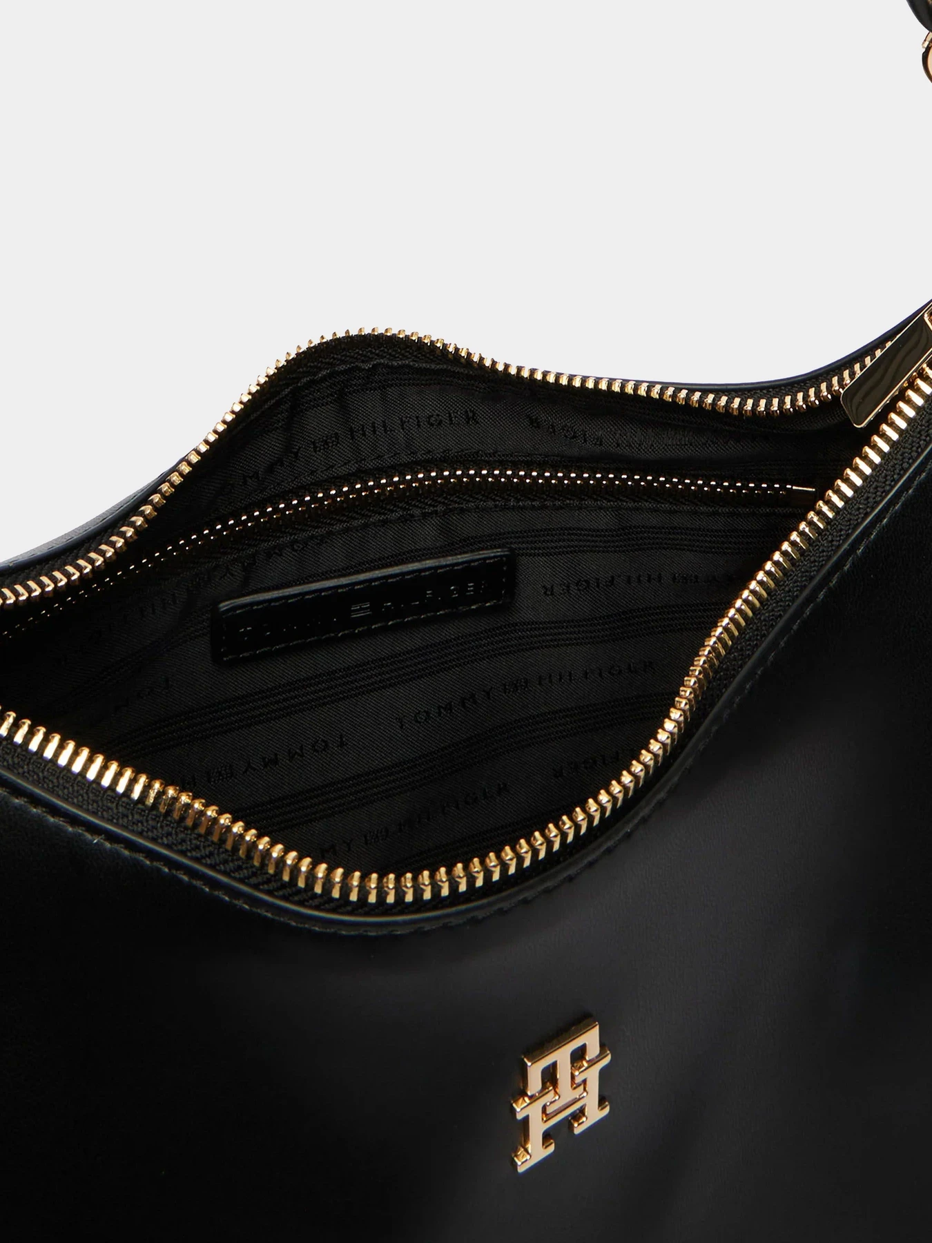 Сумки Tommy Hilfiger модель AW0AW18374-BDS Сумки Tommy Hilfiger модель AW0AW18374-BDS Фото