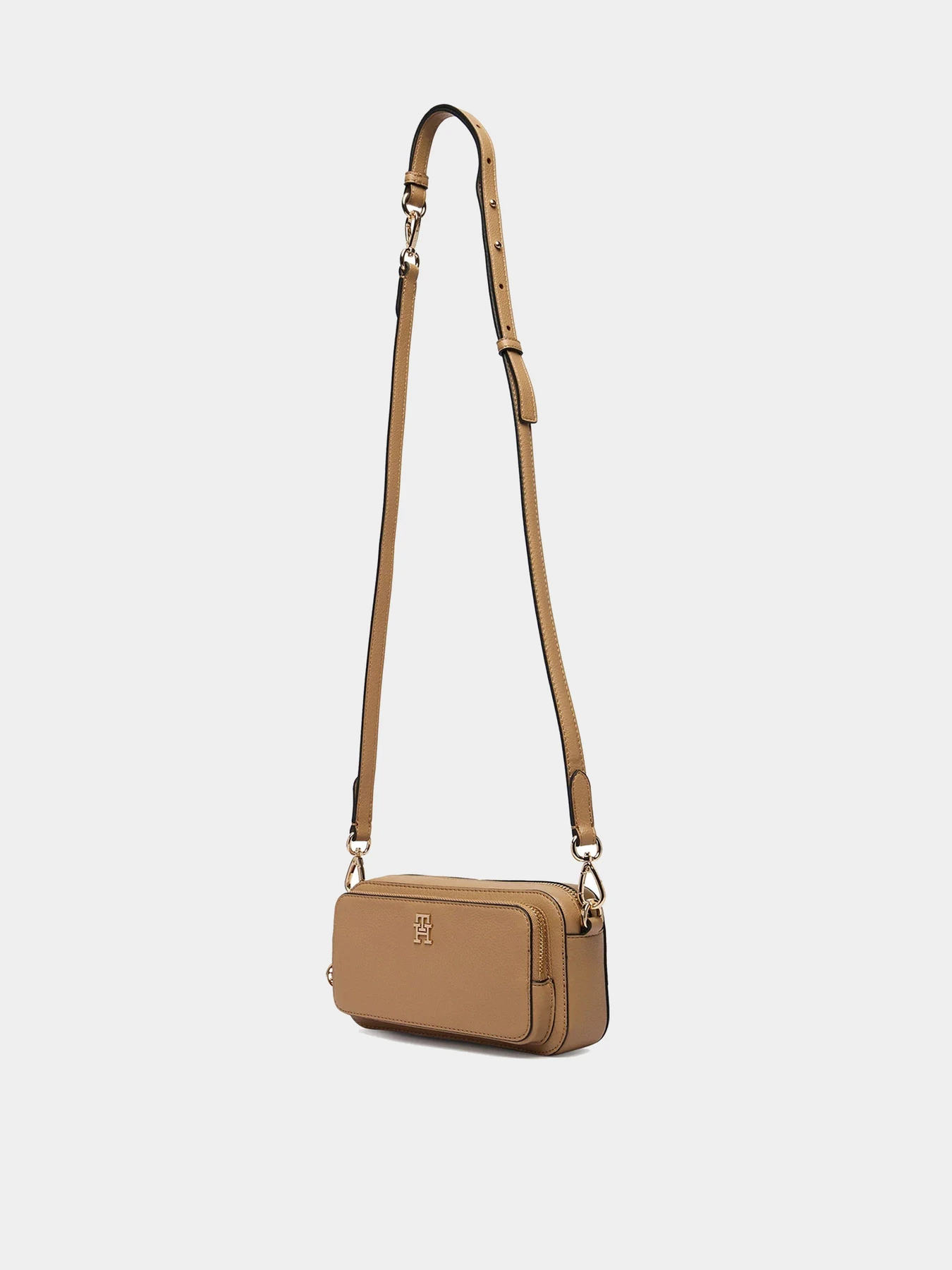 Сумки Tommy Hilfiger модель AW0AW18377-RBC Сумки Tommy Hilfiger модель AW0AW18377-RBC Фото