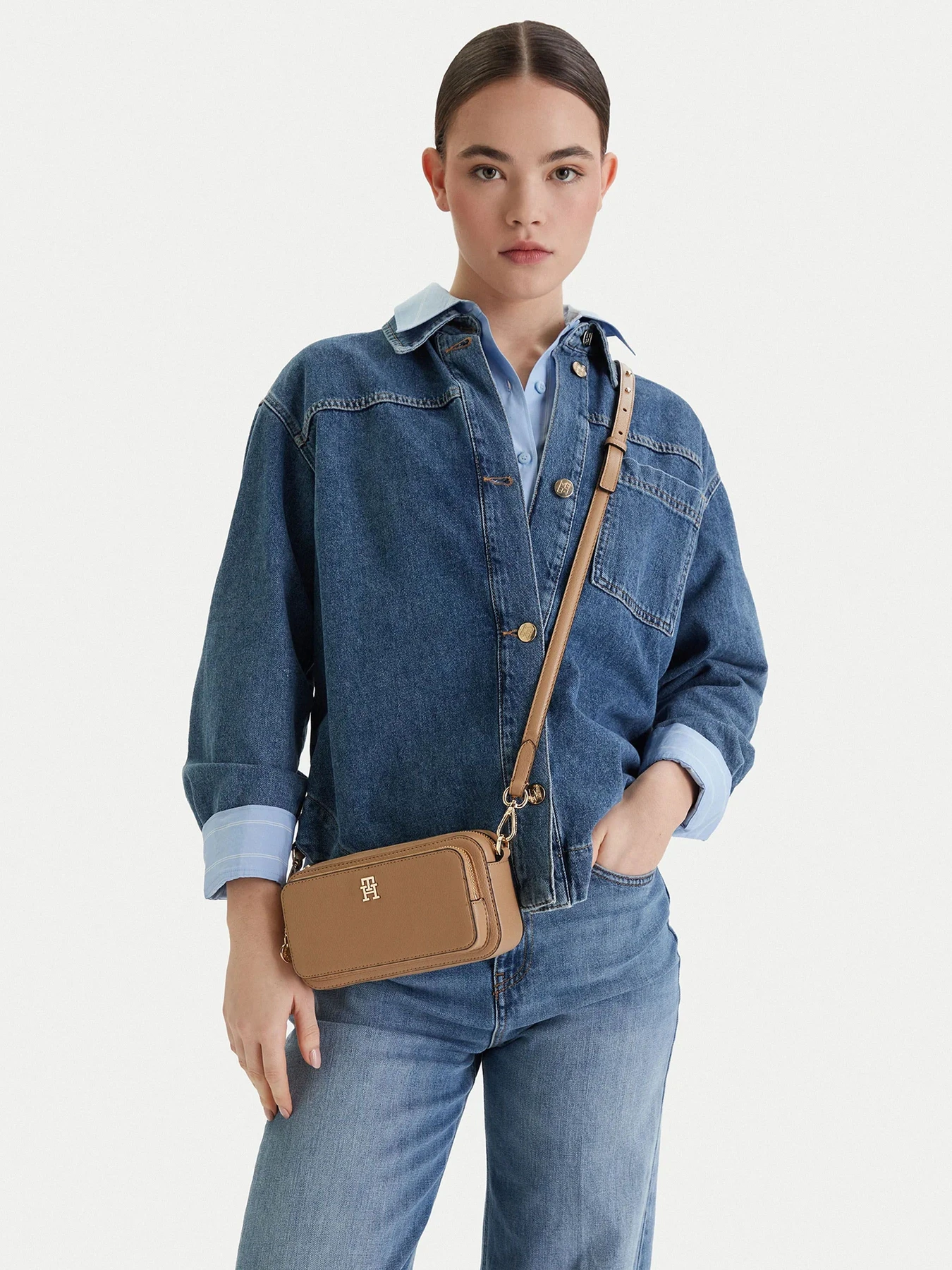 Сумки Tommy Hilfiger модель AW0AW18377-RBC Сумки Tommy Hilfiger модель AW0AW18377-RBC Фото