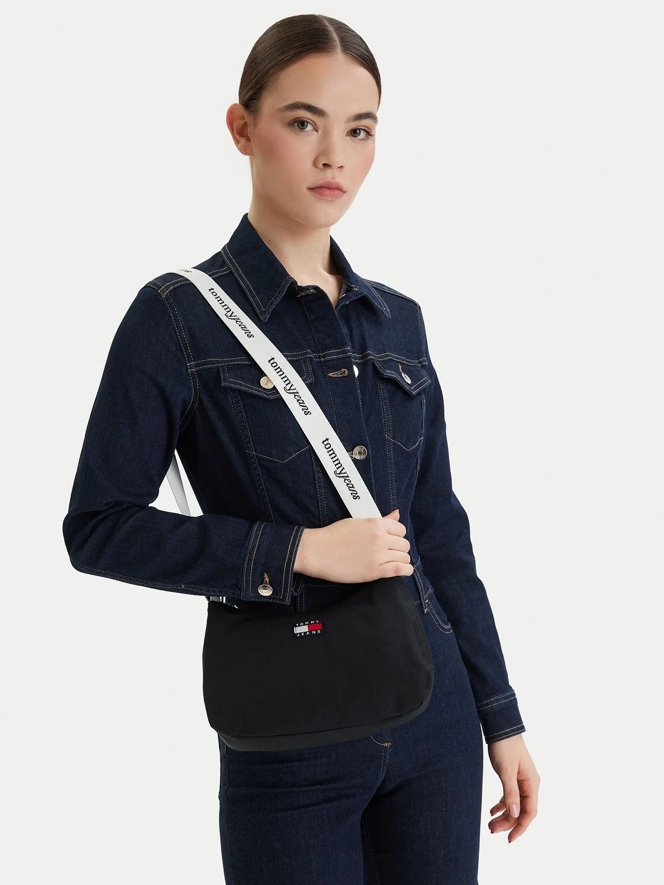 Сумки Tommy Hilfiger модель AW0AW18463-BDS Сумки Tommy Hilfiger модель AW0AW18463-BDS Фото