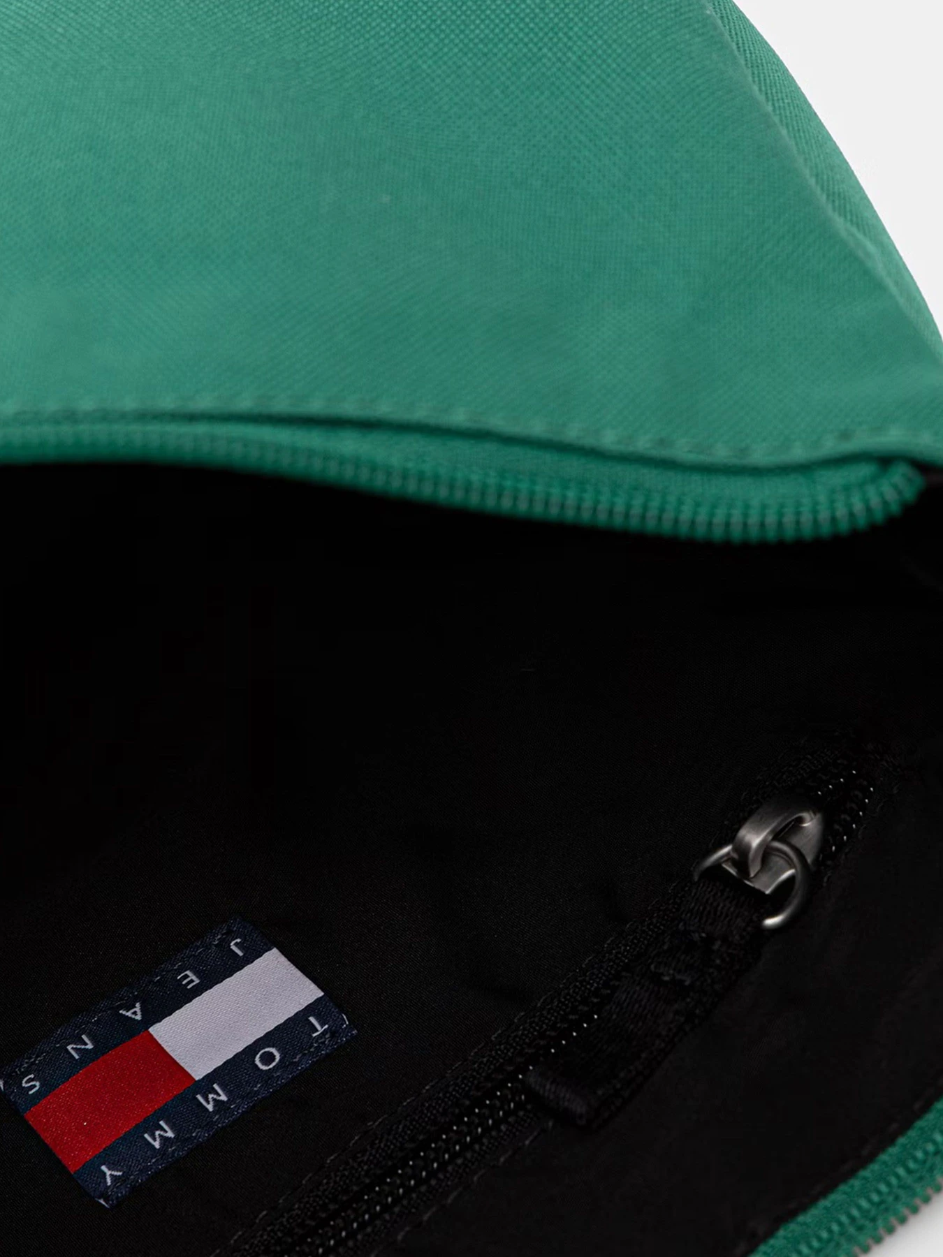 Сумки Tommy Hilfiger модель AW0AW18463-L36 Сумки Tommy Hilfiger модель AW0AW18463-L36 Фото