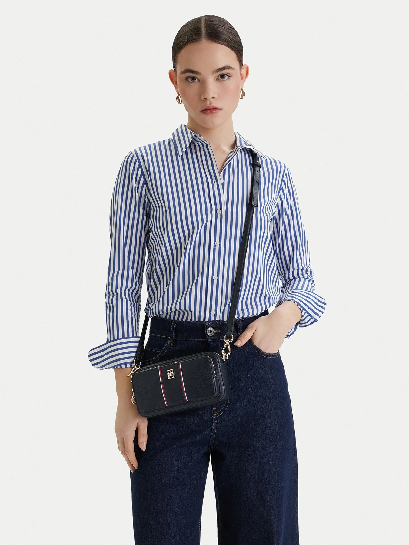 Сумки Tommy Hilfiger модель AW0AW18640-DW6 Сумки Tommy Hilfiger модель AW0AW18640-DW6 Фото