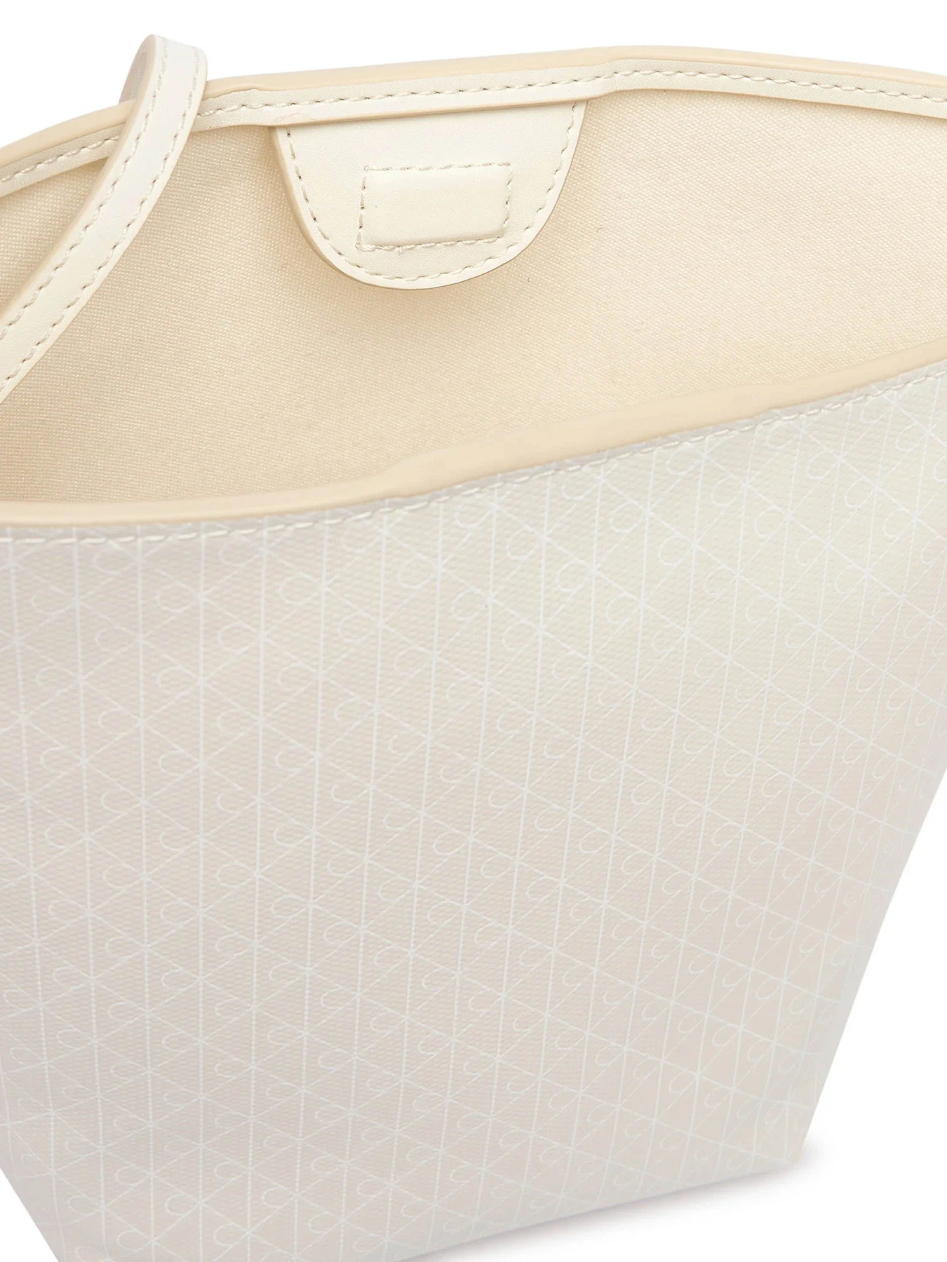 Сумки Calvin Klein модель LV04F3506G-2XB Сумки Calvin Klein модель LV04F3506G-2XB Фото