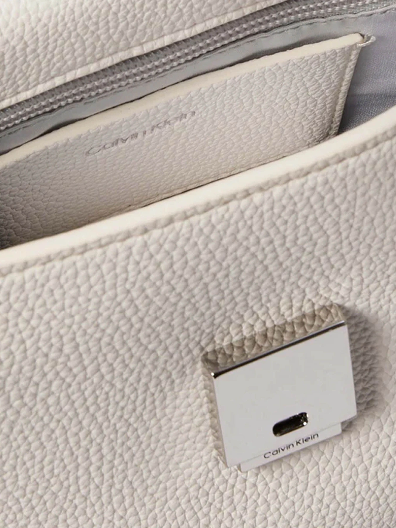 Сумки Calvin Klein модель LV04F3511G-4LX Сумки Calvin Klein модель LV04F3511G-4LX Фото