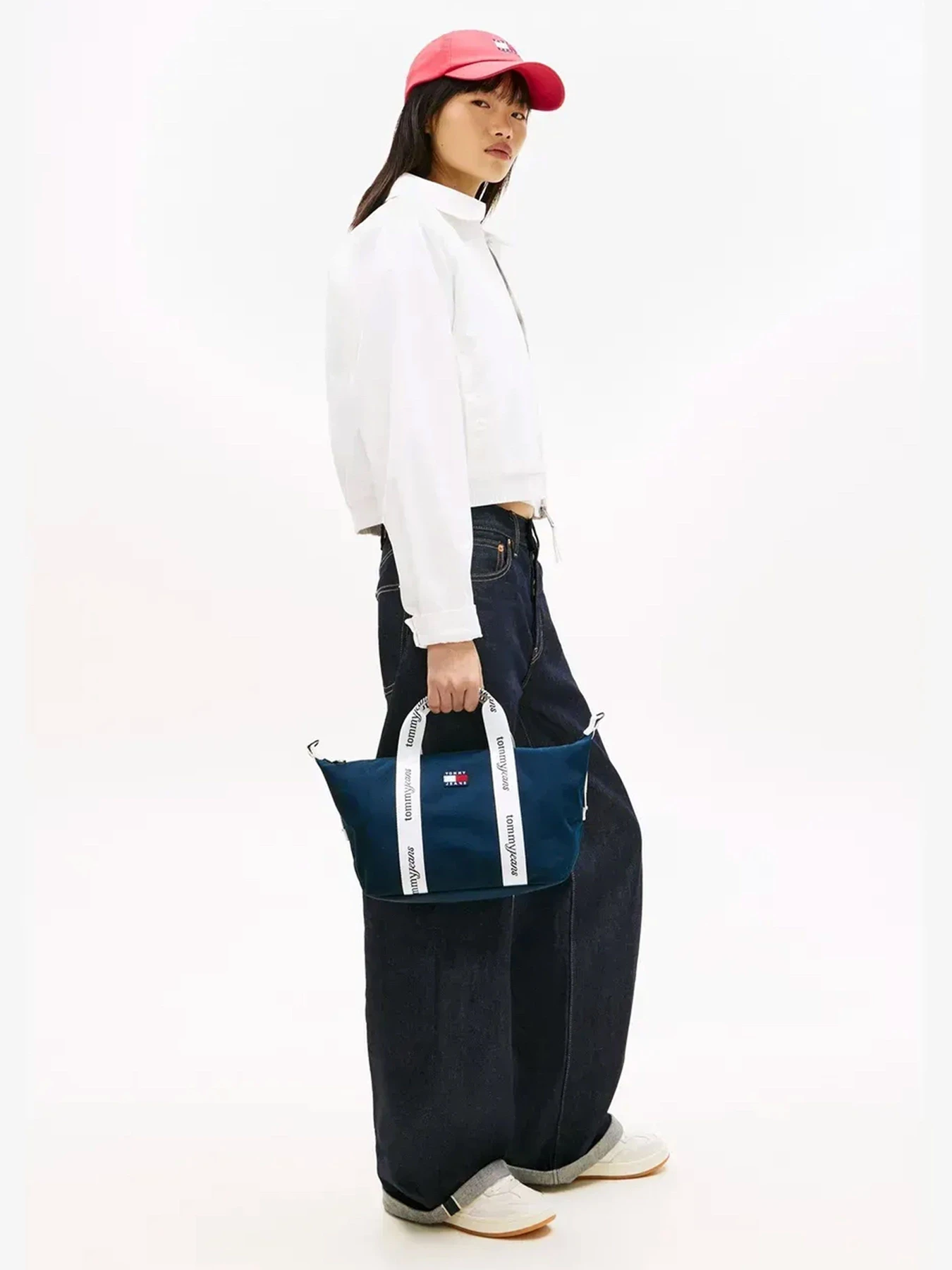 Сумки Tommy Hilfiger модель AW0AW18460-C1G Сумки Tommy Hilfiger модель AW0AW18460-C1G Фото
