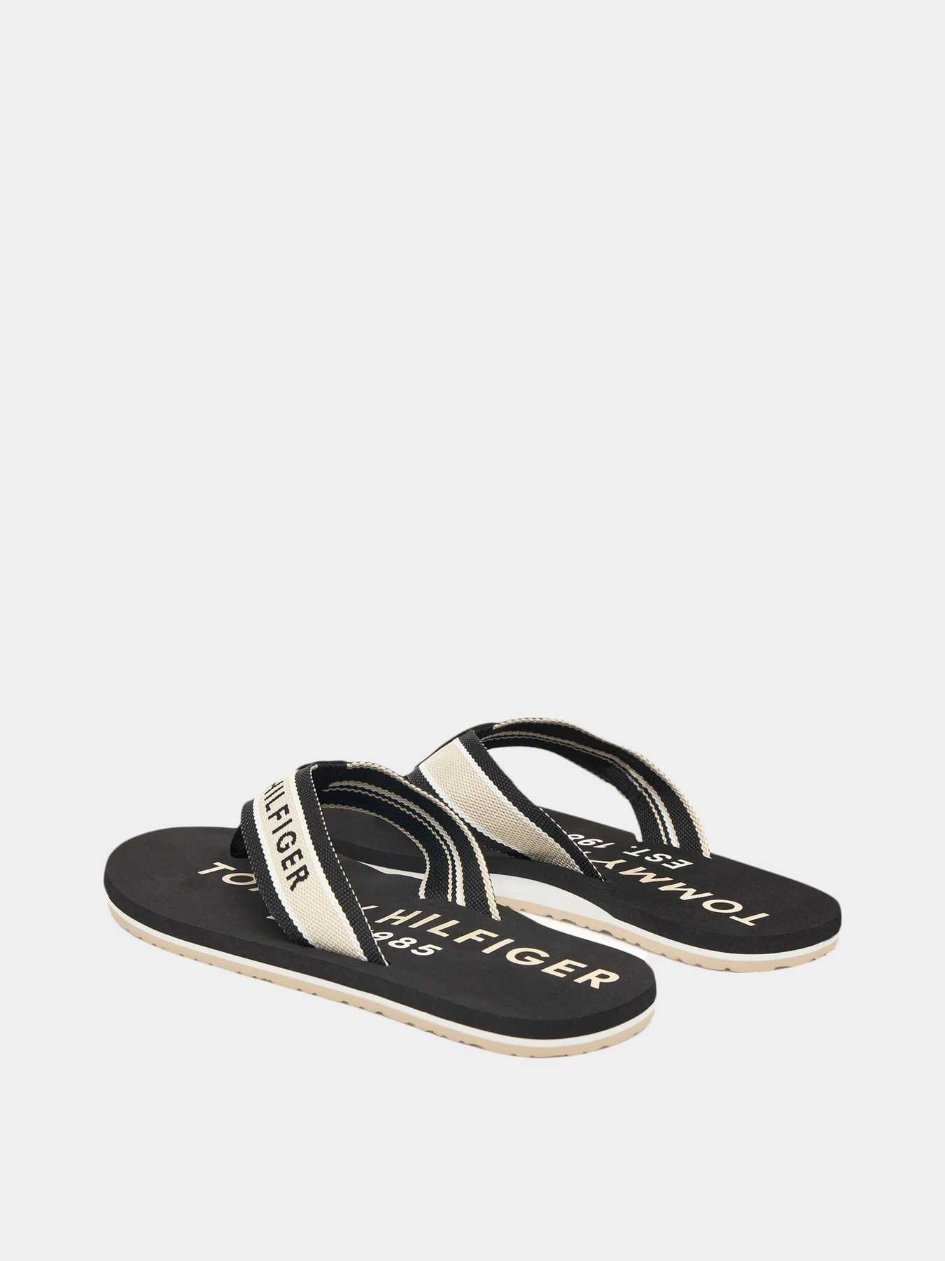 Шлёпанцы Tommy Hilfiger модель FM0FM05805-BDS Шлёпанцы Tommy Hilfiger модель FM0FM05805-BDS Фото