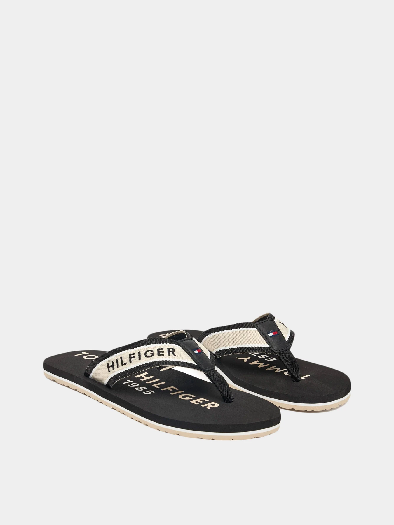 Шлёпанцы Tommy Hilfiger модель FM0FM05805-BDS Шлёпанцы Tommy Hilfiger модель FM0FM05805-BDS Фото