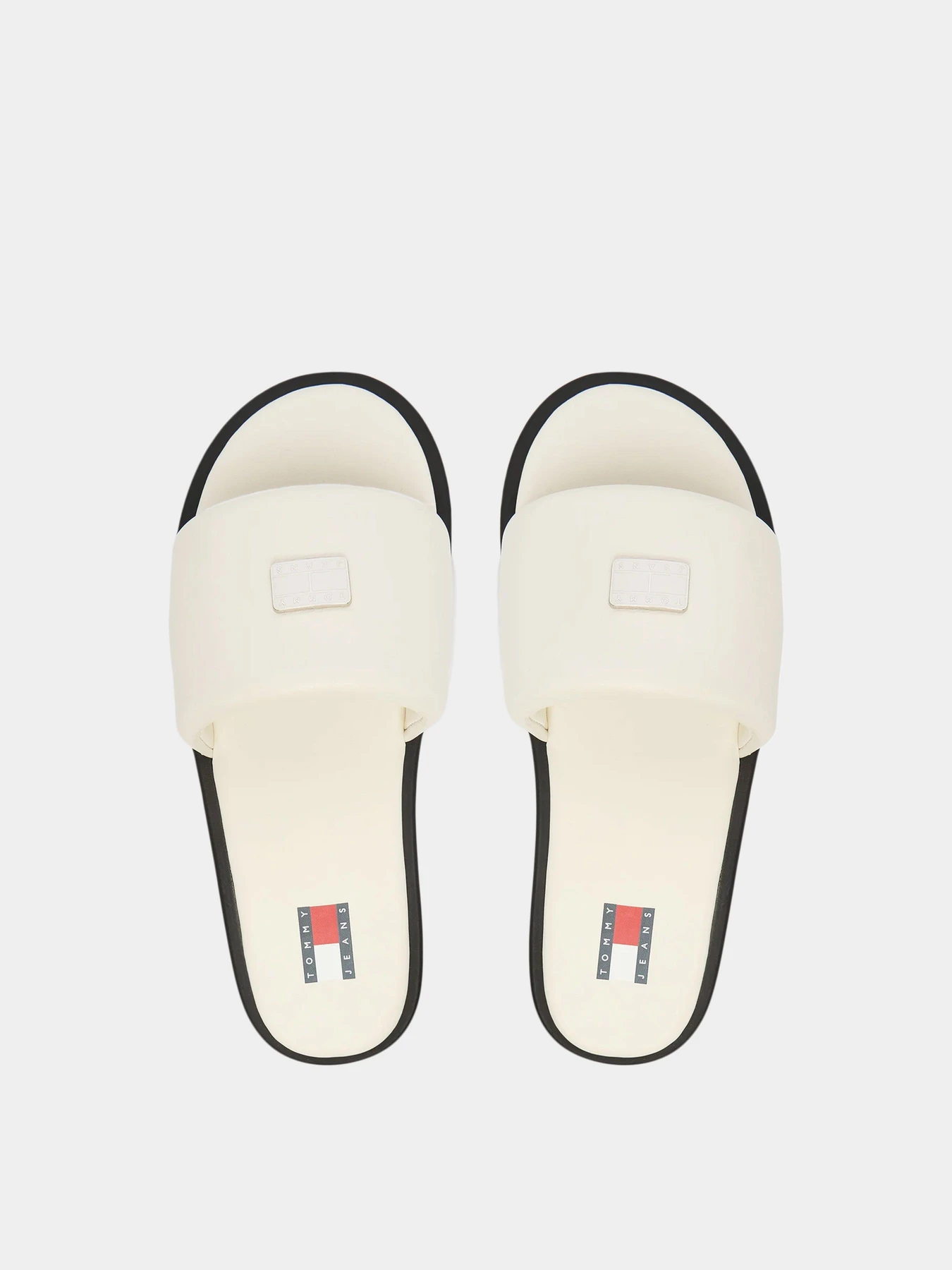 Шлёпанцы Tommy Hilfiger модель EN0EN02950-YBI Шлёпанцы Tommy Hilfiger модель EN0EN02950-YBI Фото