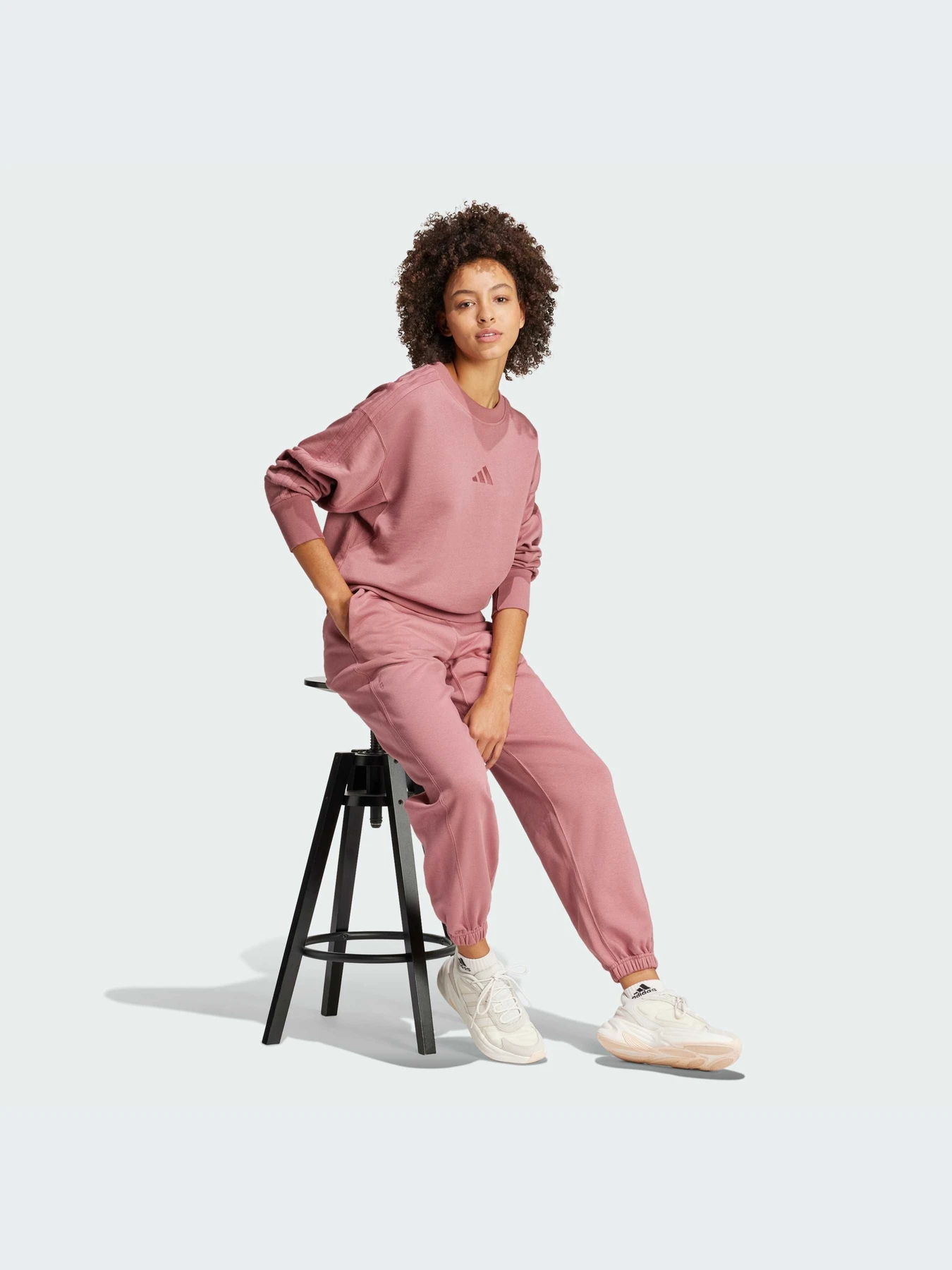 Худи и свитшоты Adidas модель IY6854-KZ Худи и свитшоты Adidas модель IY6854-KZ Фото
