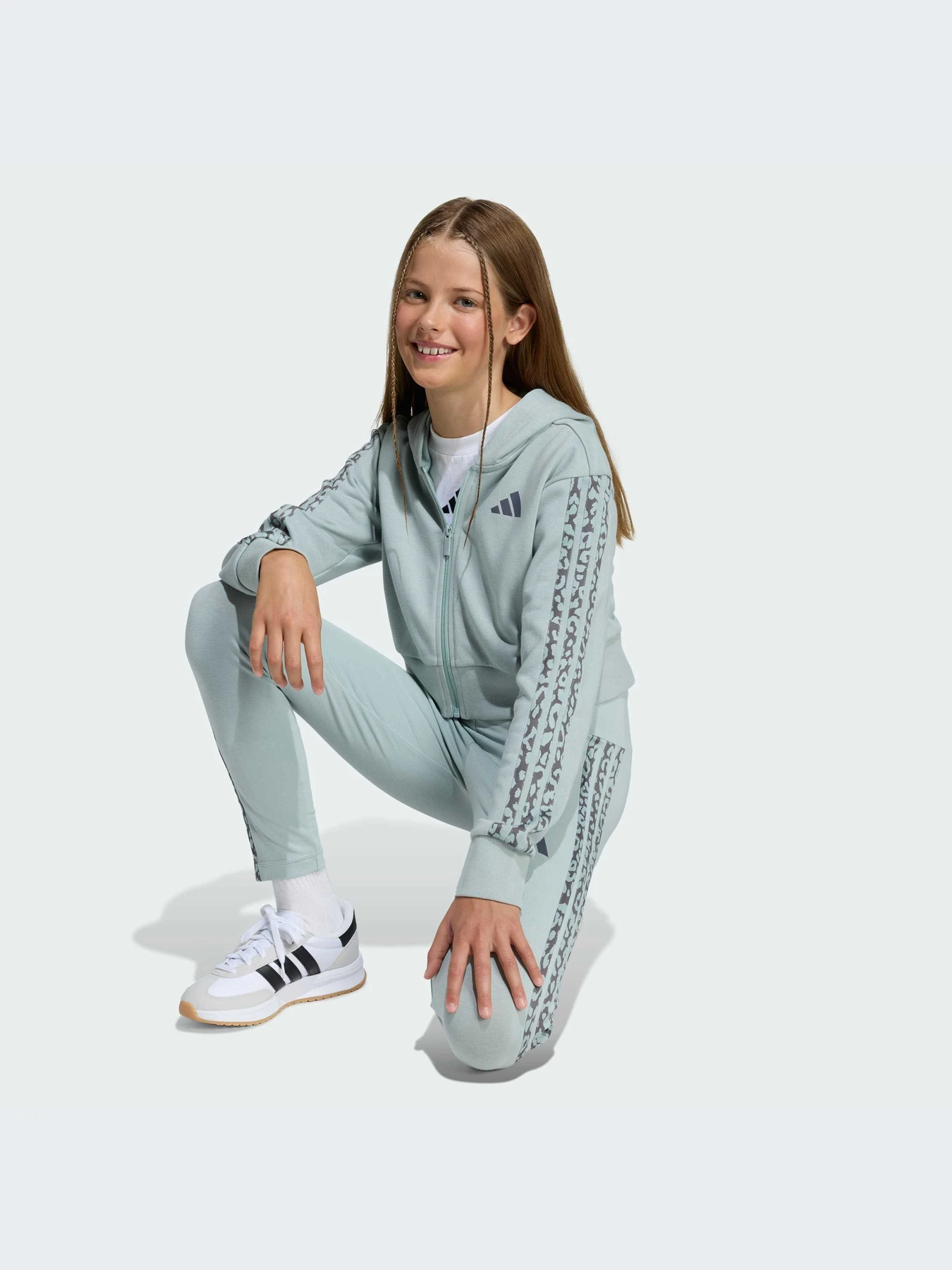 Худи и свитшоты Adidas модель KB6986-KZ Худи и свитшоты Adidas модель KB6986-KZ Фото