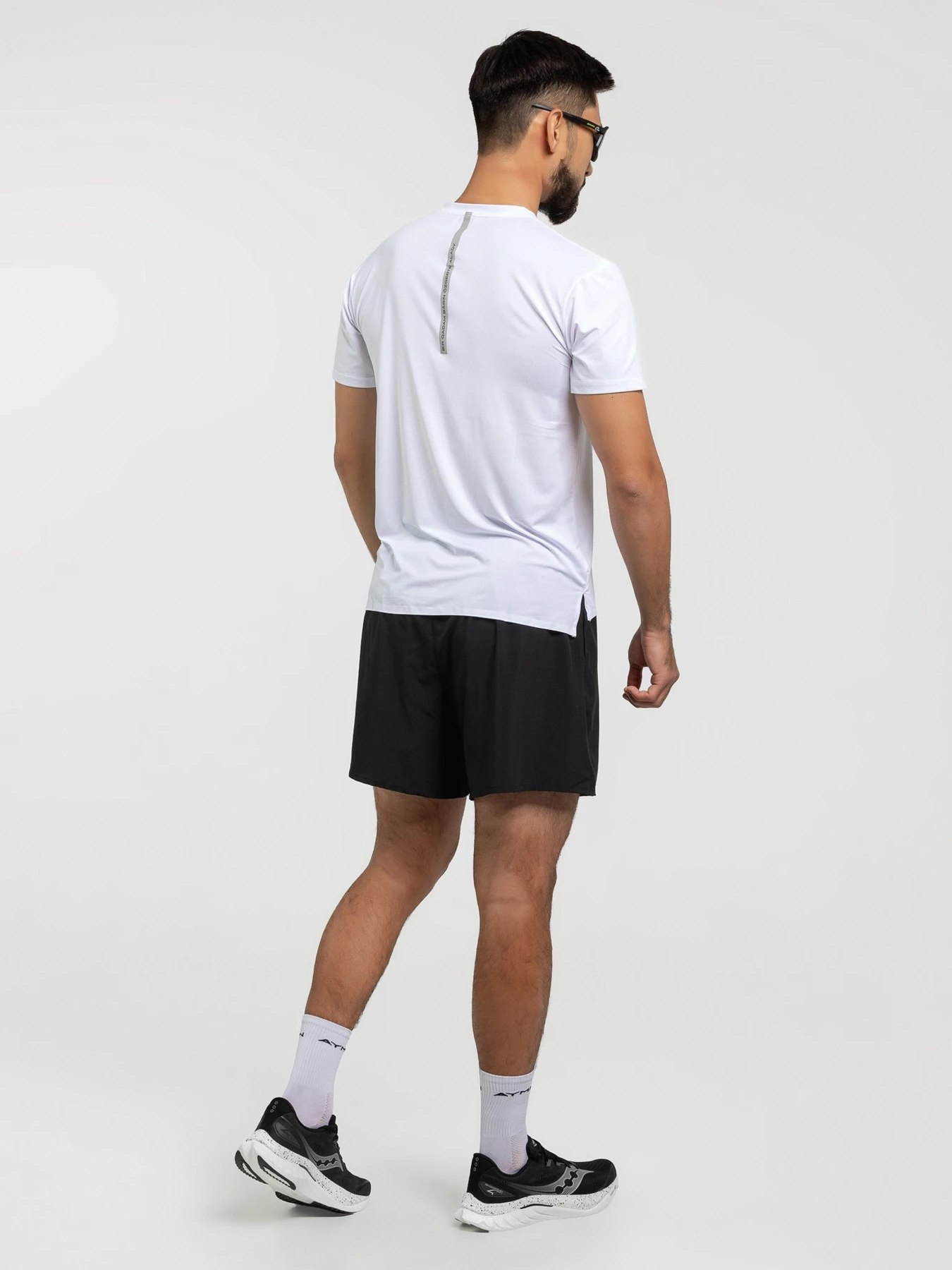 Футболки и поло AYMN модель AM-SS25-runtshirt-white Фото