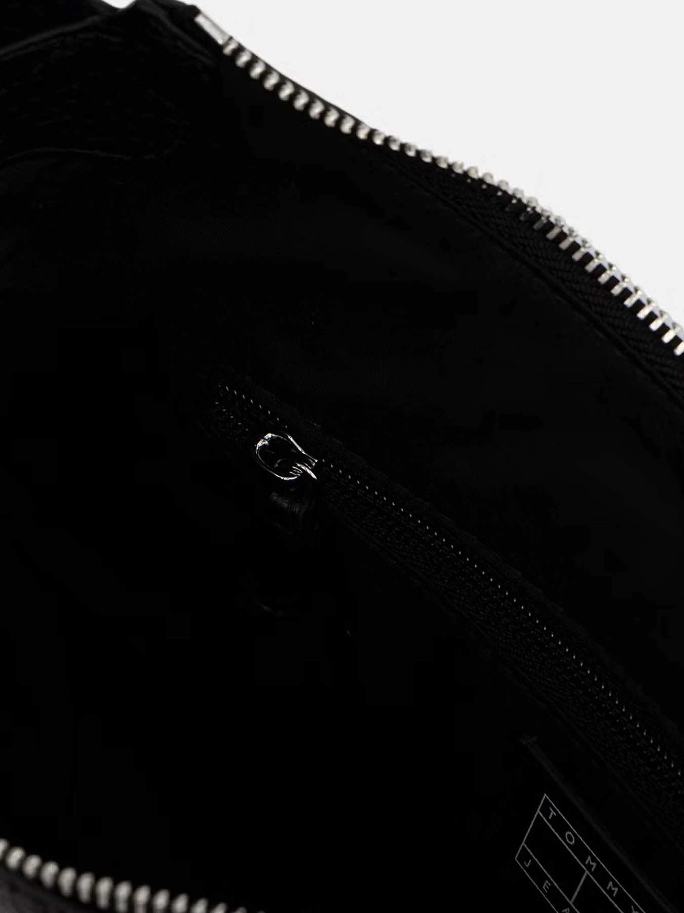 Сумки Tommy Hilfiger модель AW0AW18777-BDS Фото