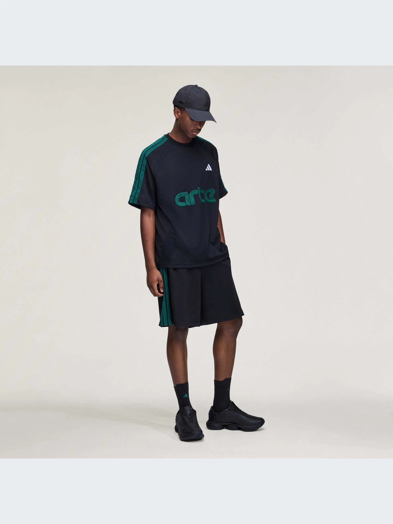 Футболки и поло Adidas модель KC9602-KZ Футболки и поло Adidas модель KC9602-KZ Фото