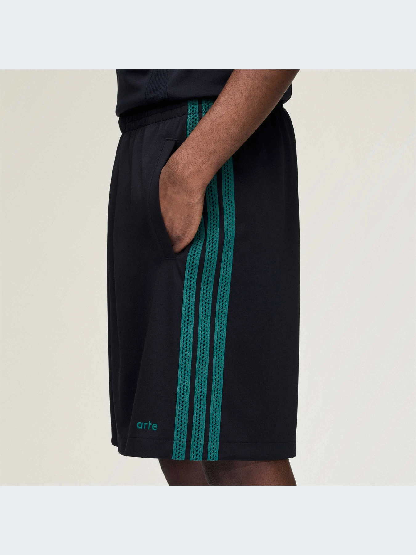Шорты Adidas модель KC9601-KZ Шорты Adidas модель KC9601-KZ Фото