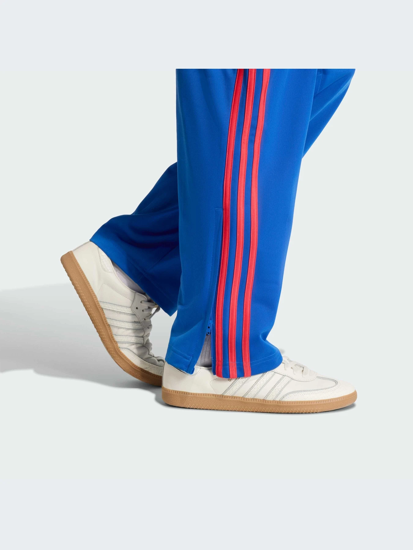 Брюки Adidas Adicolor модель KD8318-KZ Брюки Adidas Adicolor модель KD8318-KZ Фото