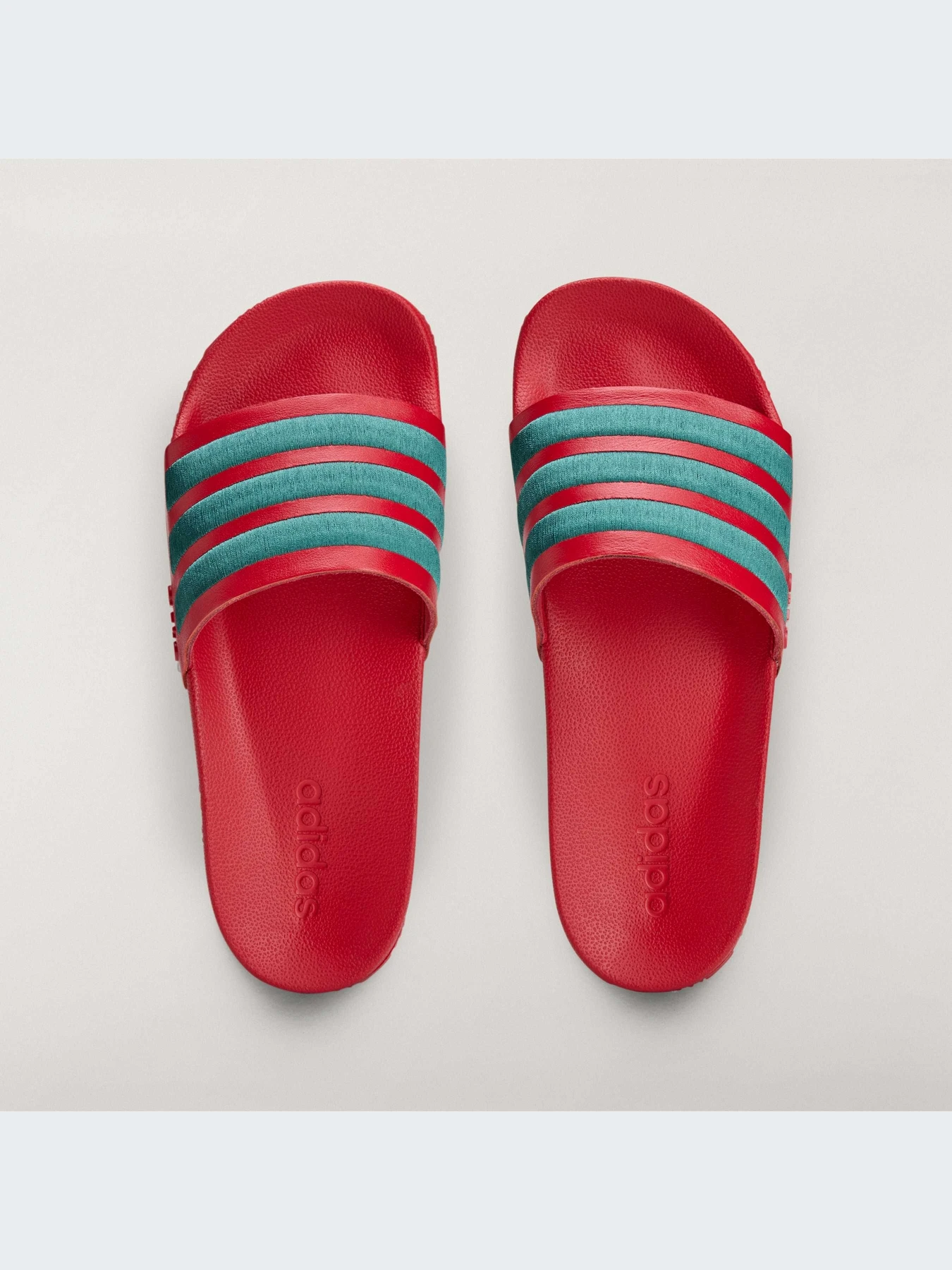 Шлёпанцы Adidas Adilette модель KI8336-KZ Шлёпанцы Adidas Adilette модель KI8336-KZ Фото