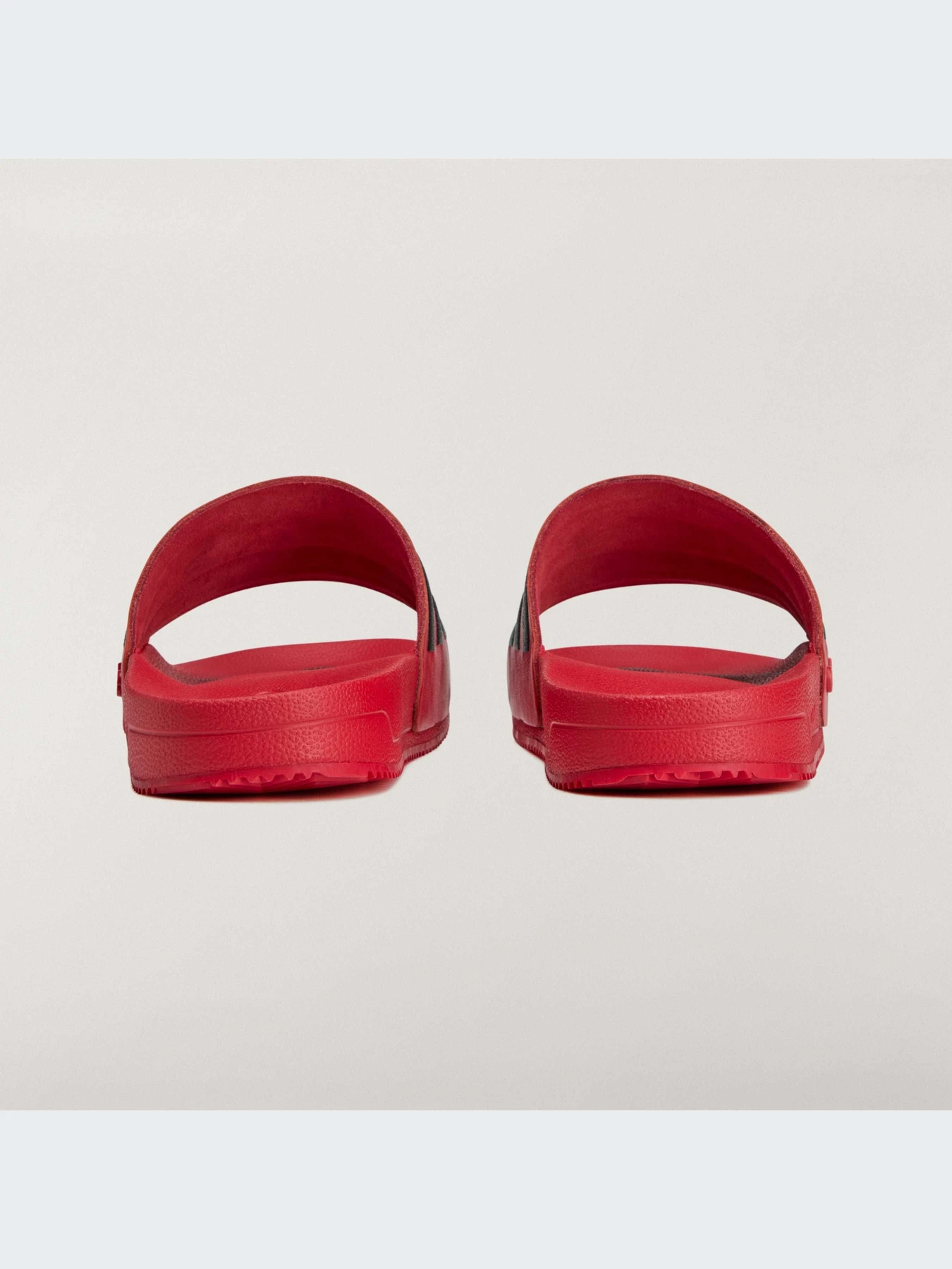 Шлёпанцы Adidas Adilette модель KI8336-KZ Шлёпанцы Adidas Adilette модель KI8336-KZ Фото