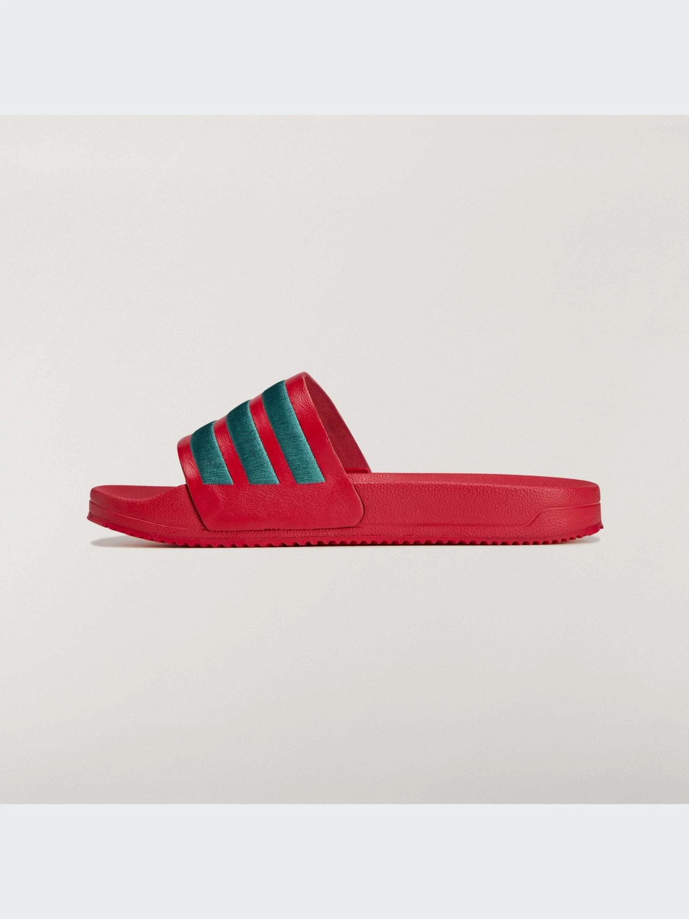 Шлёпанцы Adidas Adilette модель KI8336-KZ Шлёпанцы Adidas Adilette модель KI8336-KZ Фото