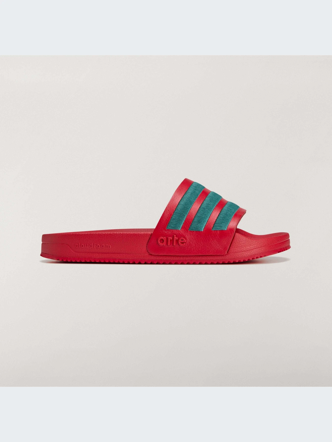 Шлёпанцы Adidas Adilette модель KI8336-KZ Шлёпанцы Adidas Adilette модель KI8336-KZ Фото