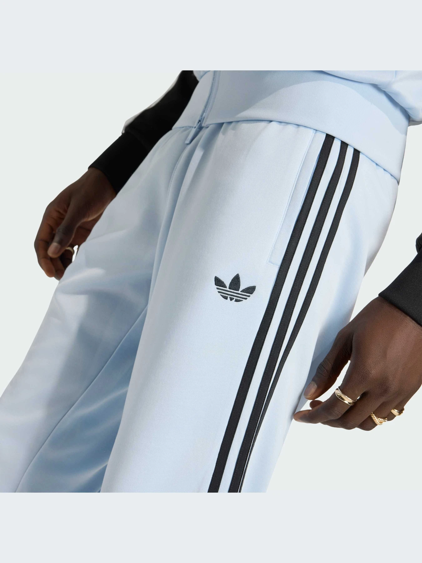 Брюки Adidas Adicolor модель KE2410-KZ Брюки Adidas Adicolor модель KE2410-KZ Фото