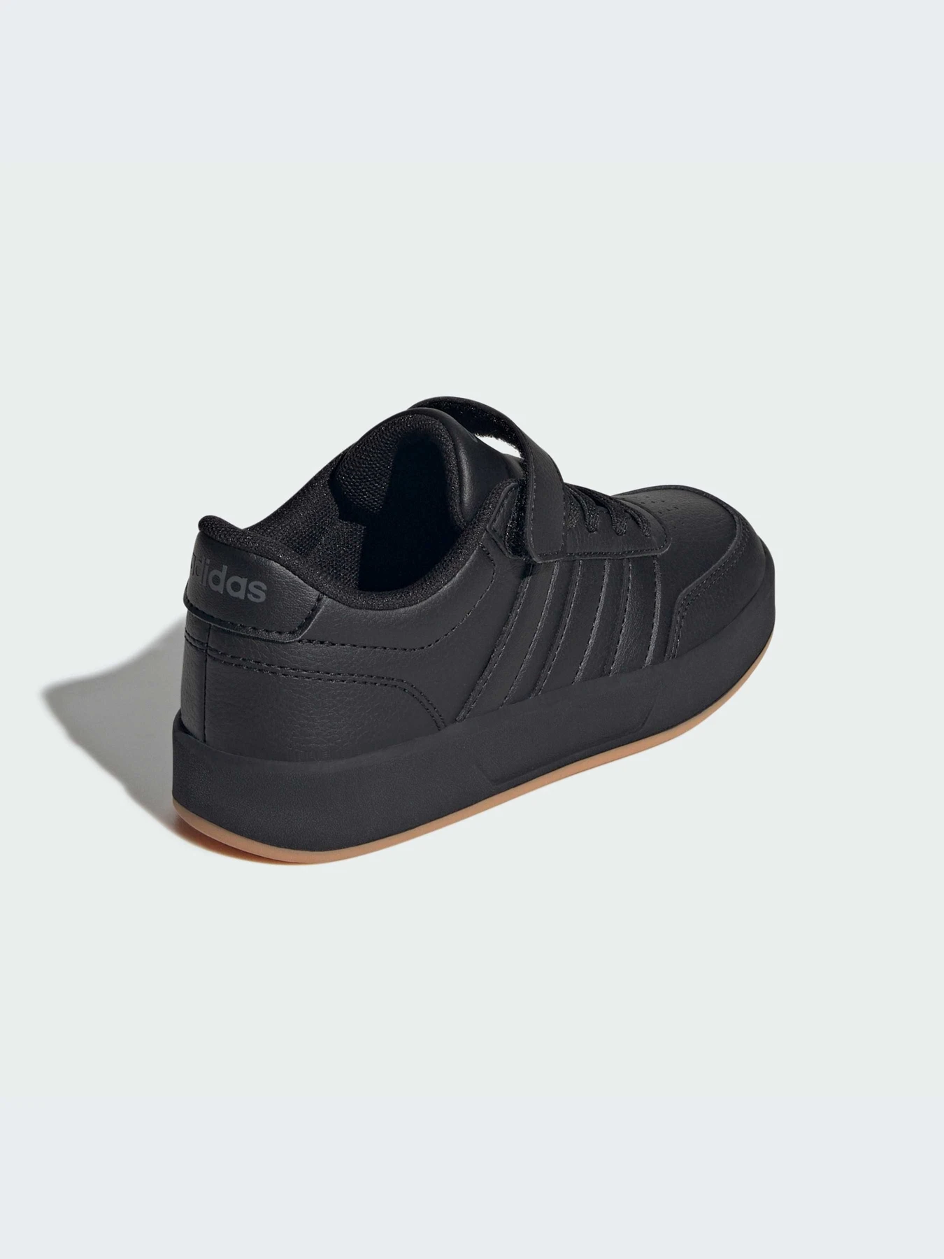 Кроссовки Adidas модель KI8683-KZ Кроссовки Adidas модель KI8683-KZ Фото