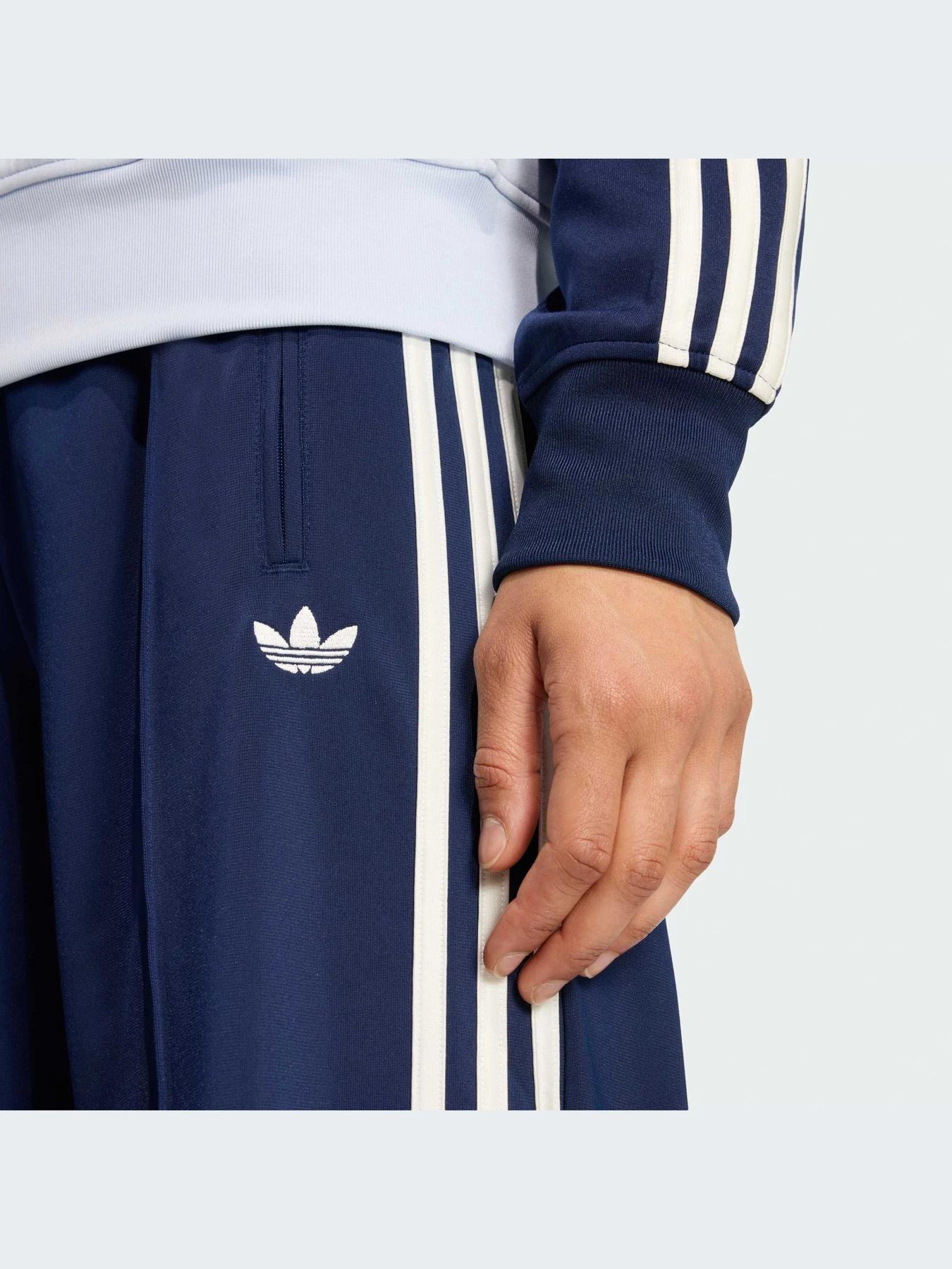 Брюки Adidas Adicolor модель KC9018-KZ Брюки Adidas Adicolor модель KC9018-KZ Фото