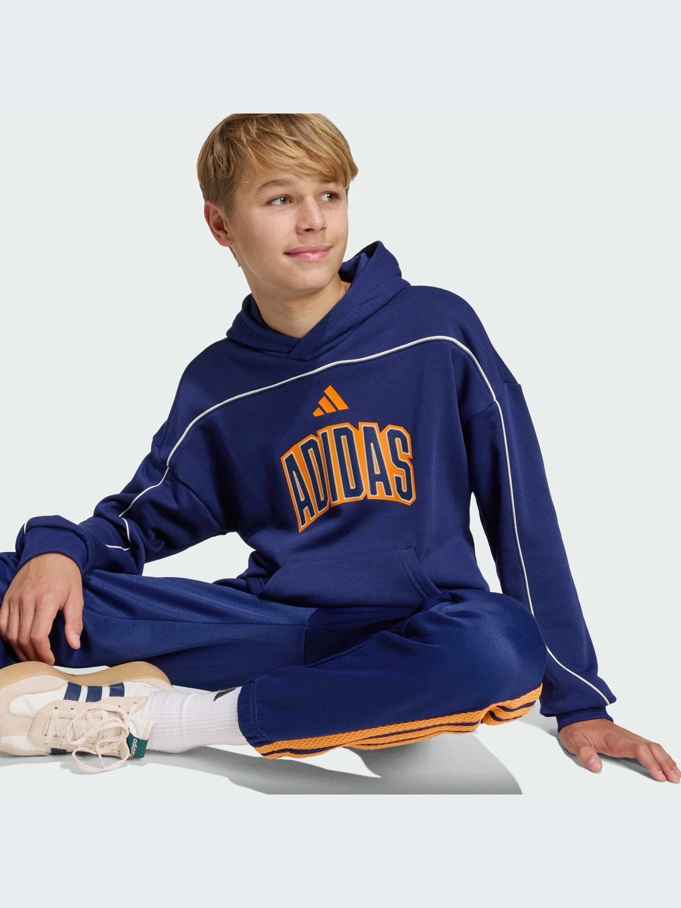 Худи и свитшоты Adidas модель KD3438-KZ Худи и свитшоты Adidas модель KD3438-KZ Фото