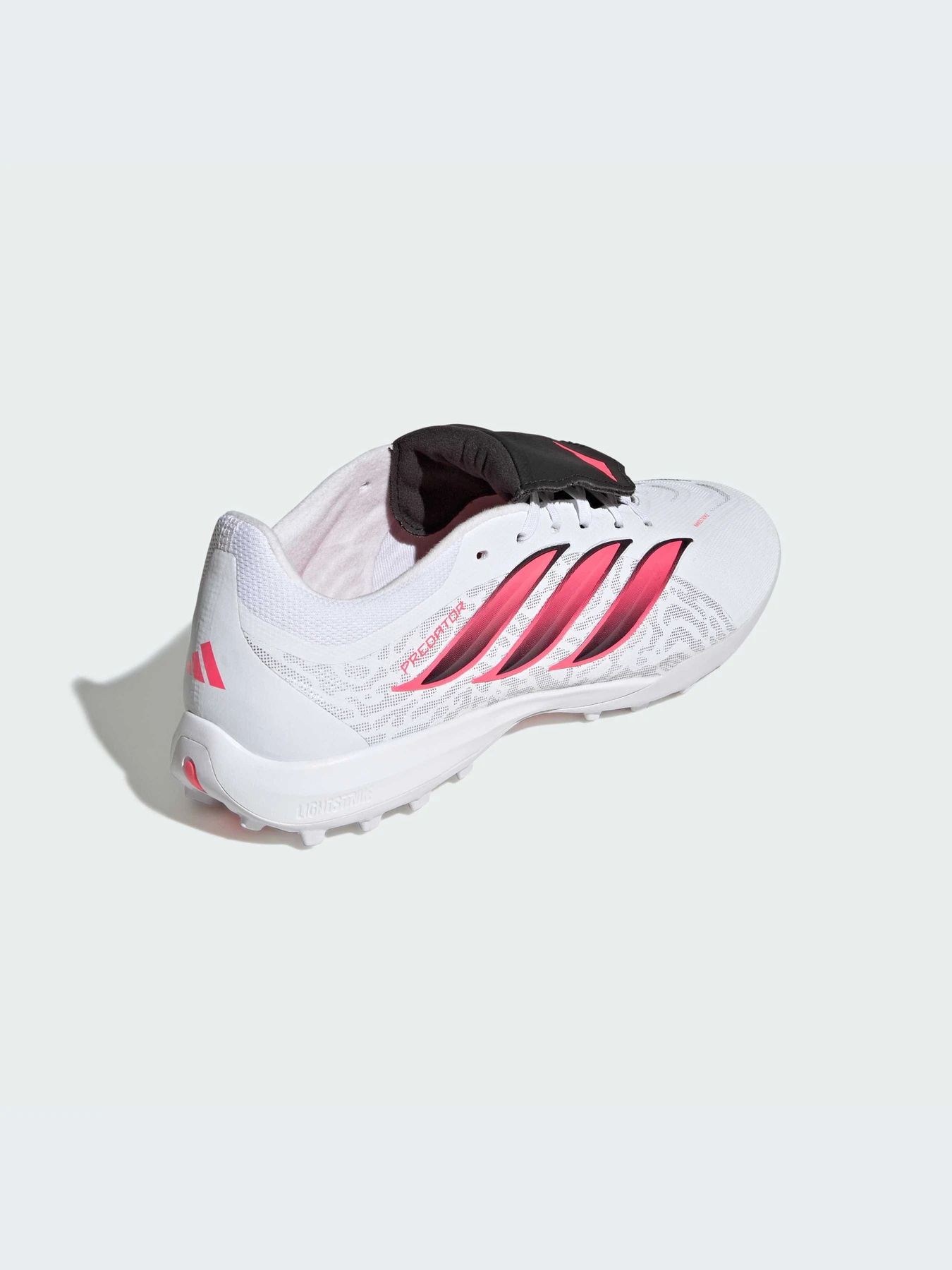 Кроссовки Adidas Predator модель IH7213-KZ Кроссовки Adidas Predator модель IH7213-KZ Фото