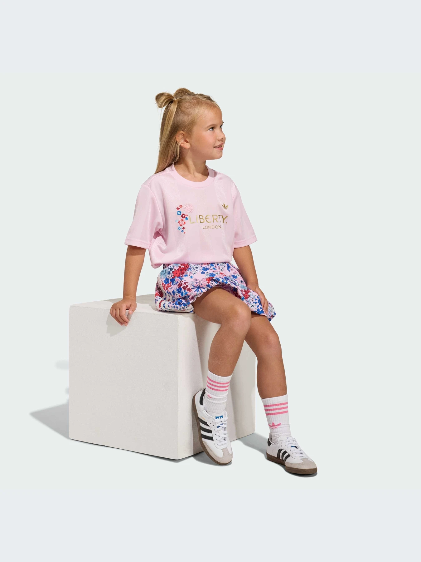 Костюмы Adidas Graphics модель KD1739-KZ Костюмы Adidas Graphics модель KD1739-KZ Фото