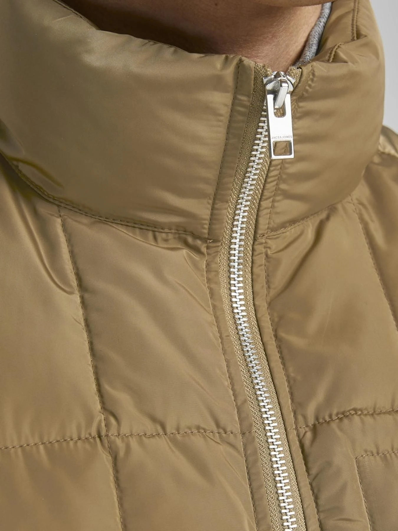 Куртки и дубленки JACK & JONES модель 12191283_DarkCoatKhaki Куртки и дубленки JACK & JONES модель 12191283_DarkCoatKhaki Фото