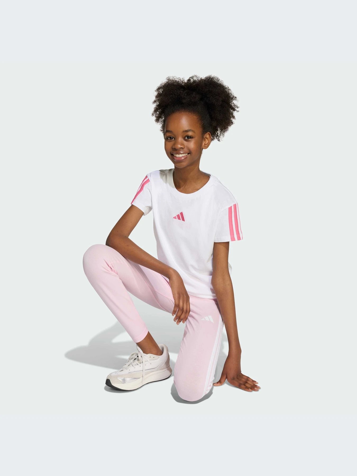 Футболки и поло Adidas Adidas Essentials модель JY4973-KZ Футболки и поло Adidas Adidas Essentials модель JY4973-KZ Фото
