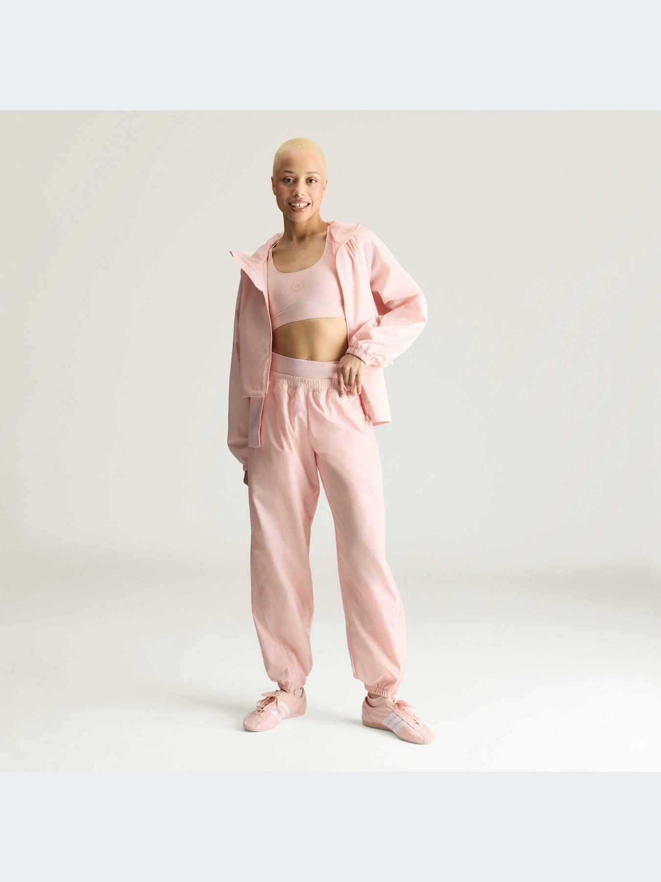 Худи и свитшоты Adidas модель KG5765-KZ Худи и свитшоты Adidas модель KG5765-KZ Фото