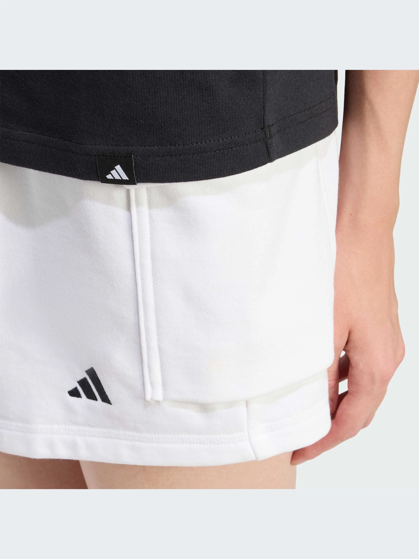 Футболки и поло Adidas модель JZ7894-KZ Футболки и поло Adidas модель JZ7894-KZ Фото